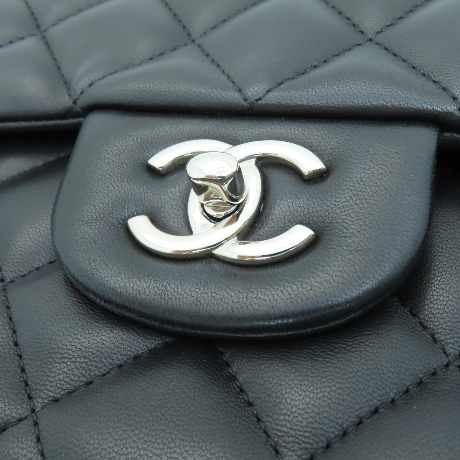 CHANEL 菱格羊皮皮革Jumbo銀扣鏈帶肩背袋黑色