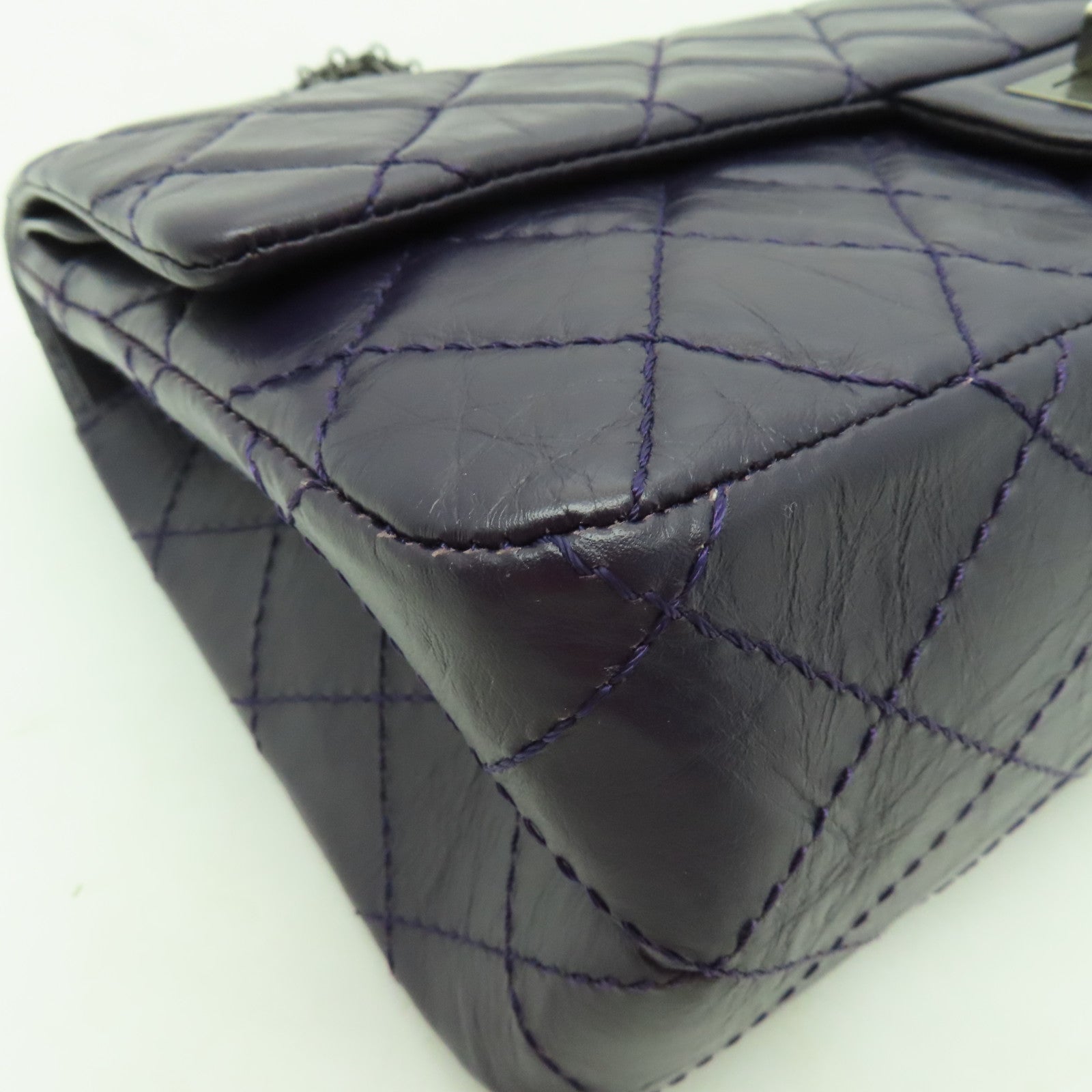 CHANEL 菱格Aged Calf皮革2.55銀扣鏈帶肩背袋紫色