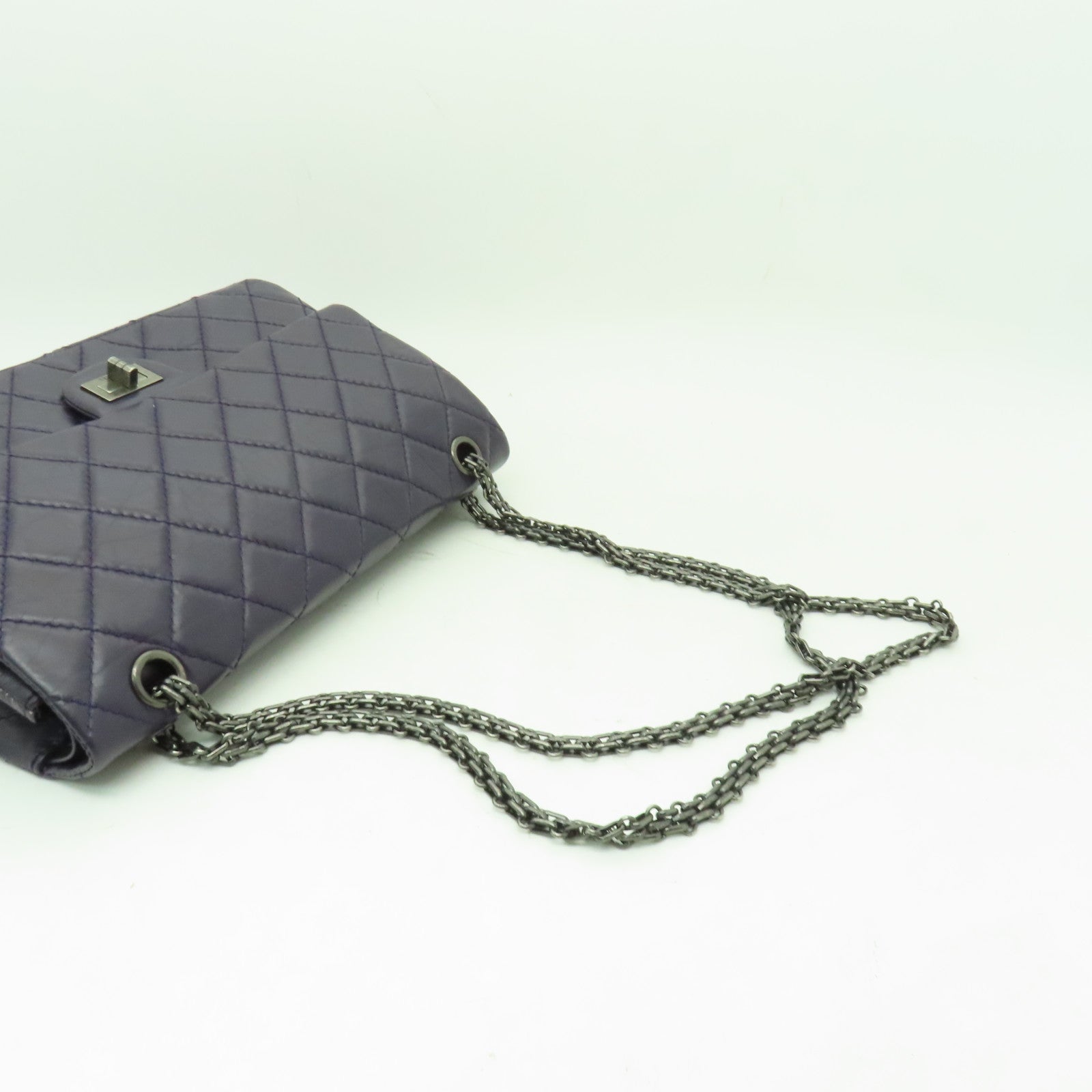 CHANEL 菱格Aged Calf皮革2.55銀扣鏈帶肩背袋紫色
