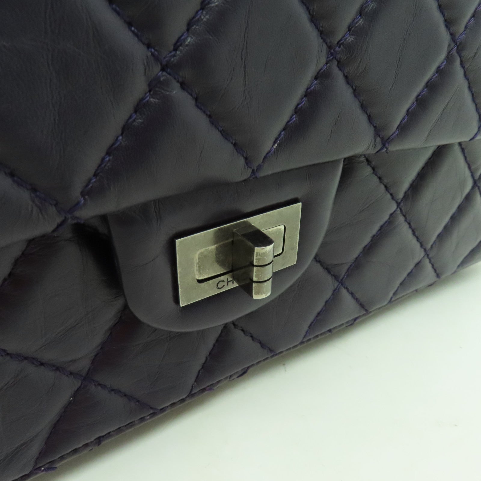 CHANEL 菱格Aged Calf皮革2.55銀扣鏈帶肩背袋紫色