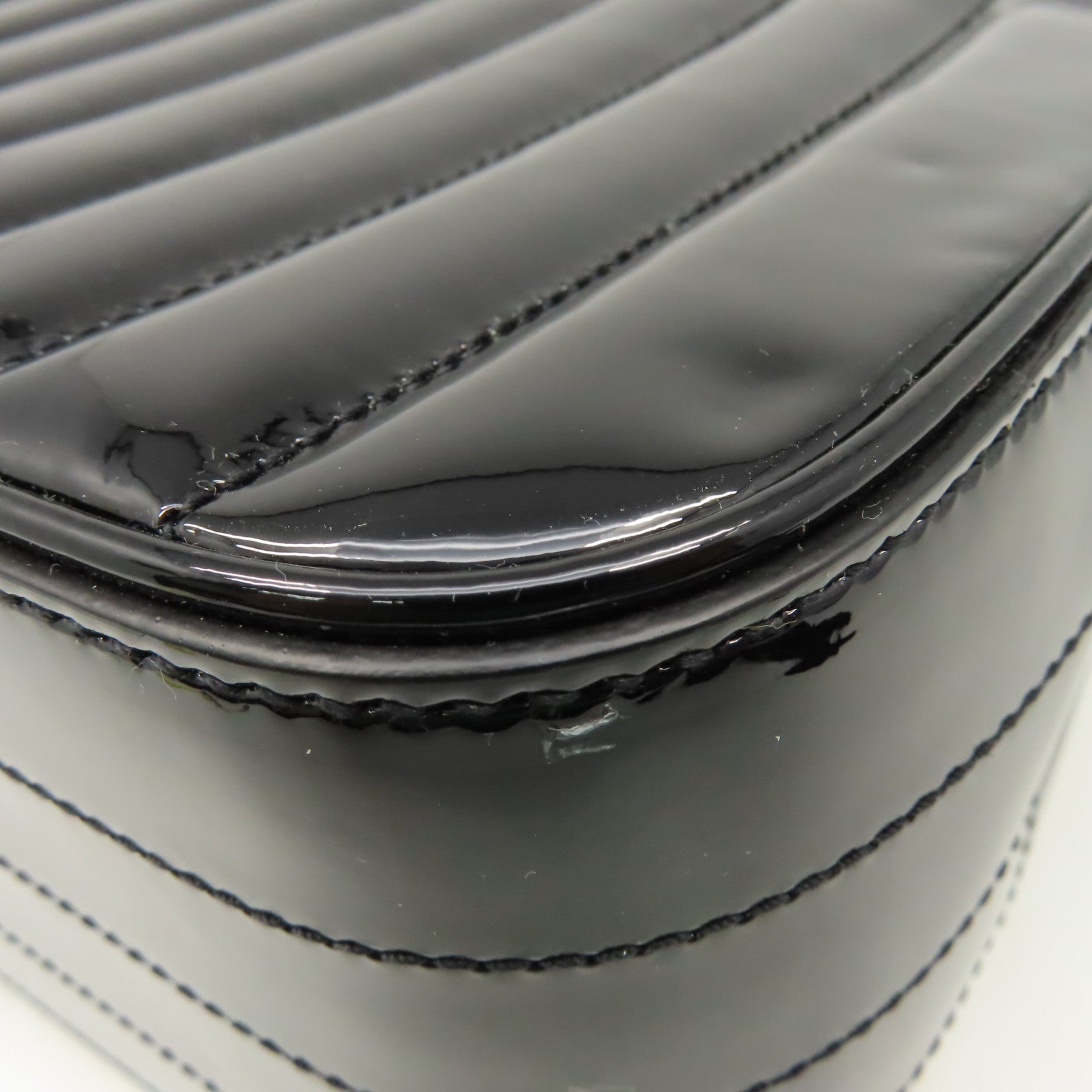 SAINT LAURENT 漆皮皮革Vicky Large Shoulder Bag金扣肩背袋黑色