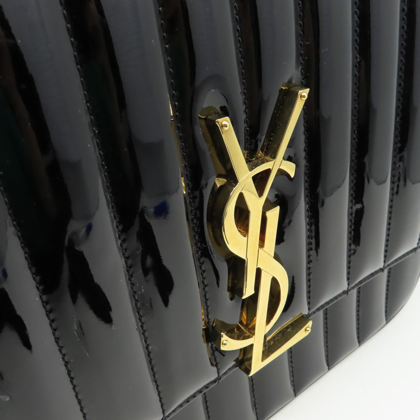 SAINT LAURENT 漆皮皮革Vicky Large Shoulder Bag金扣肩背袋黑色