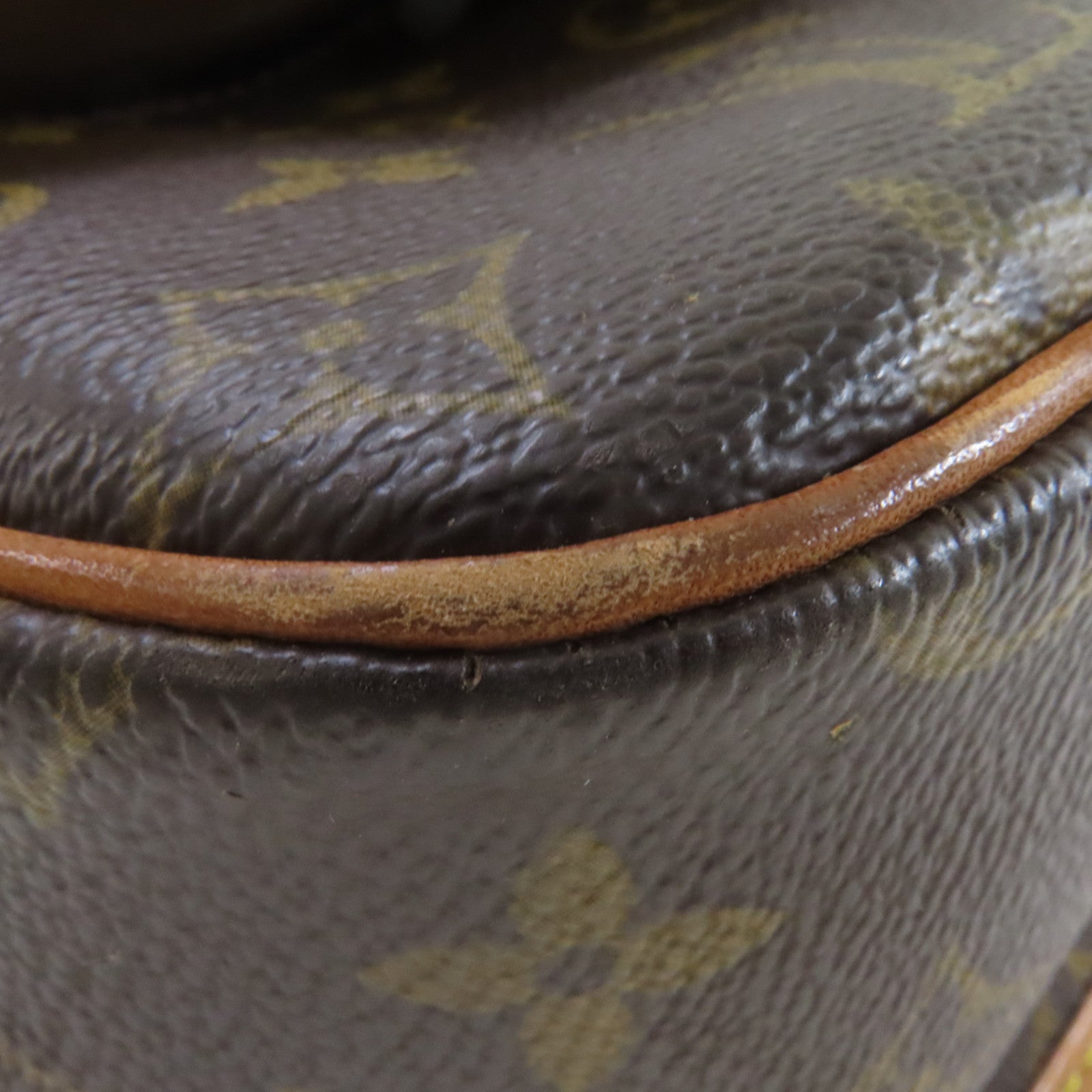 LOUIS VUITTON Monogram Sologne Shoulder Bag金扣肩背袋啡色