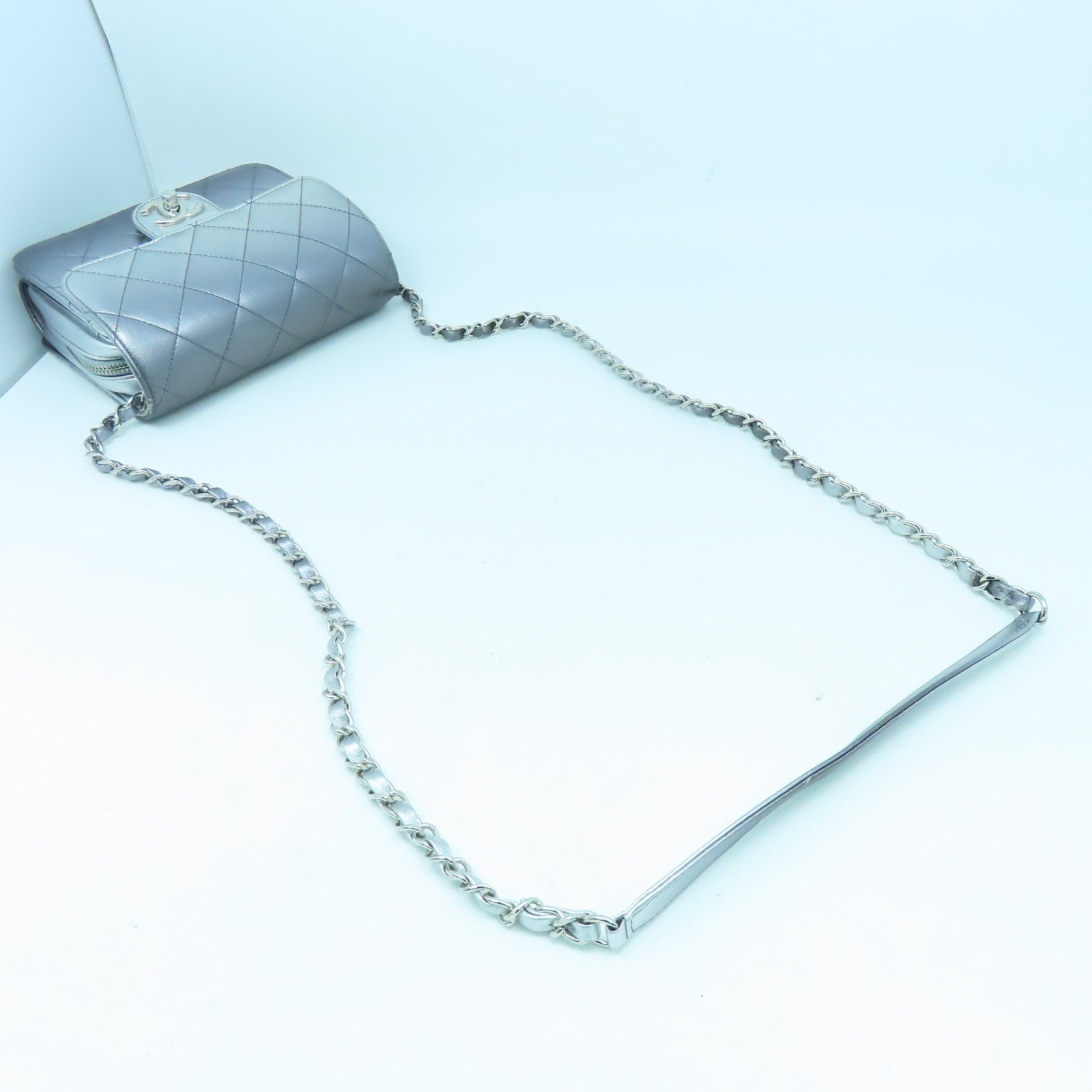 CHANEL 菱格皮革Chain Shoulder銀扣鏈帶肩背袋銀色