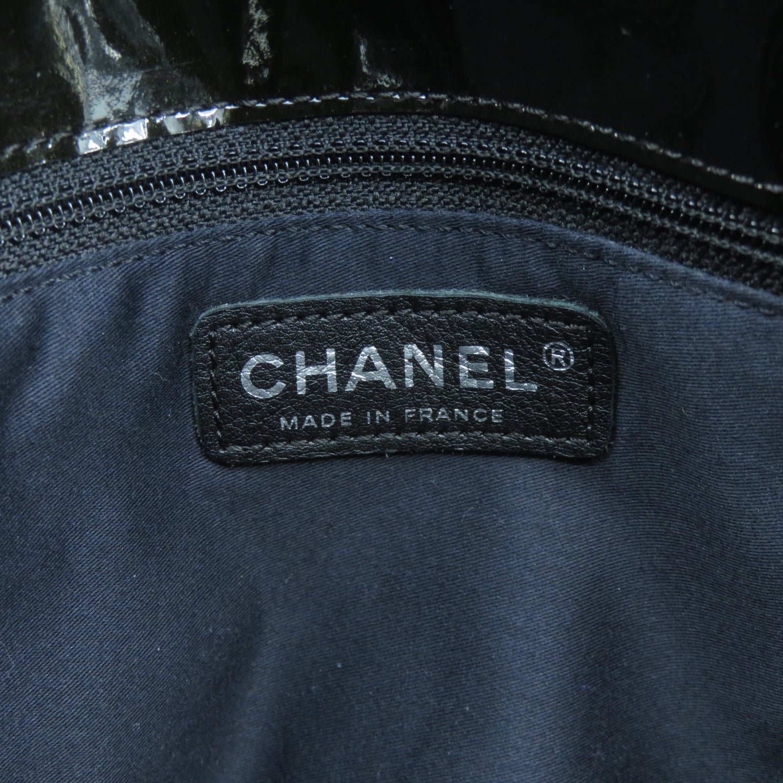 CHANEL 漆皮皮革Shoulder Bag銀扣肩背袋黑色