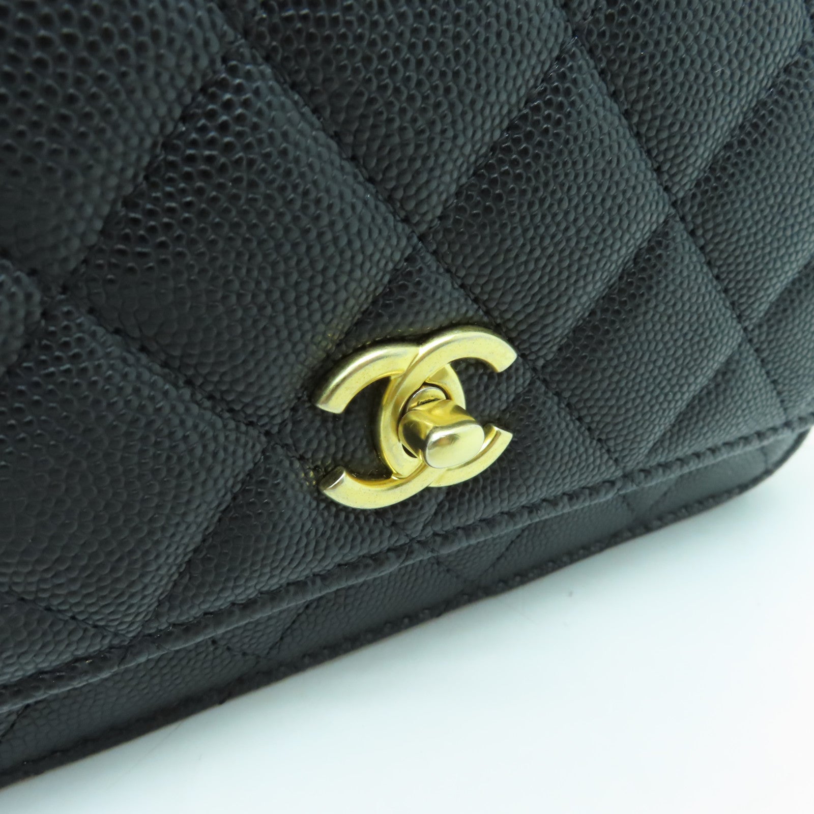 CHANEL 菱格Caviar皮革Chain Shoulder金扣鏈帶肩背袋黑色