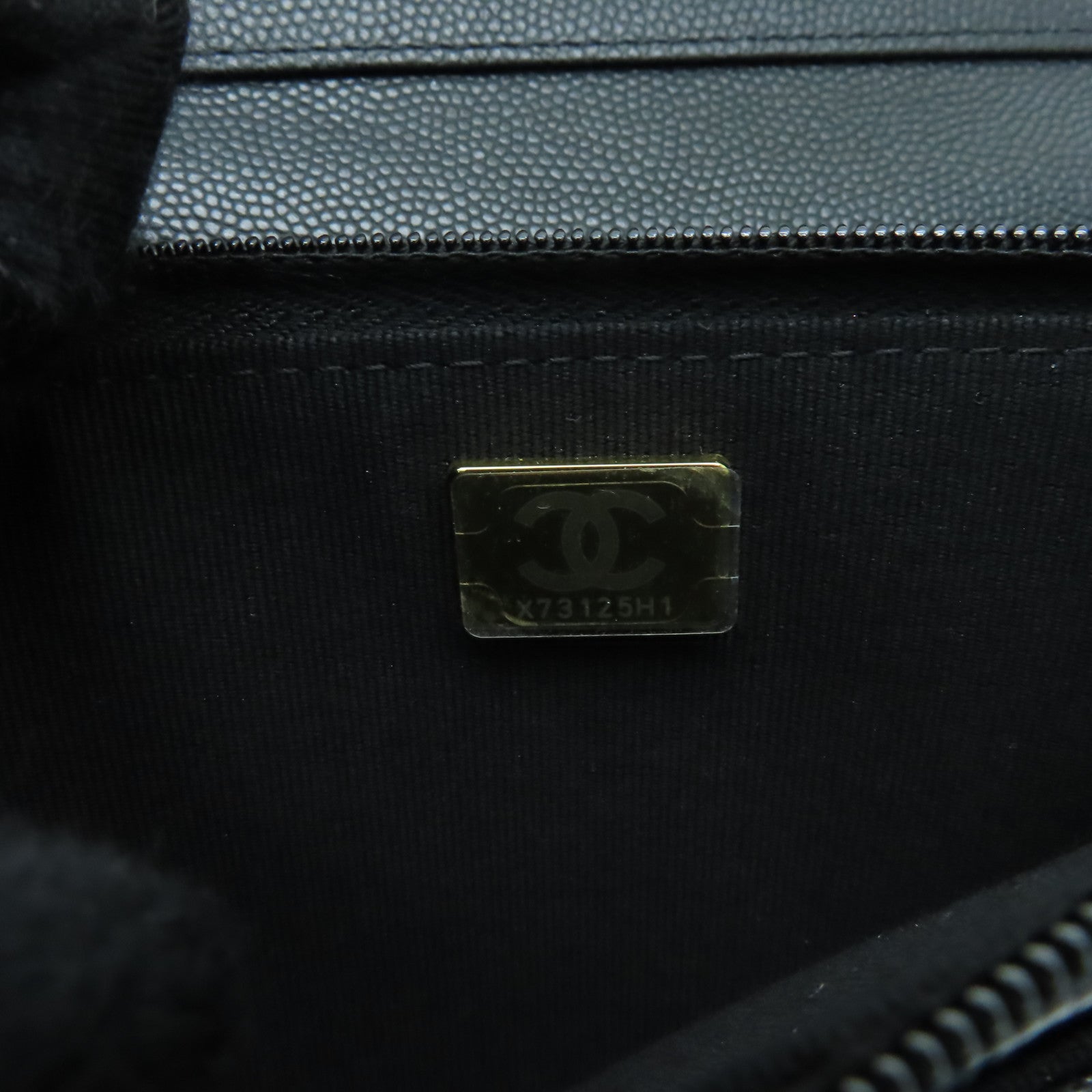 CHANEL 菱格Caviar皮革Chain Shoulder金扣鏈帶肩背袋黑色