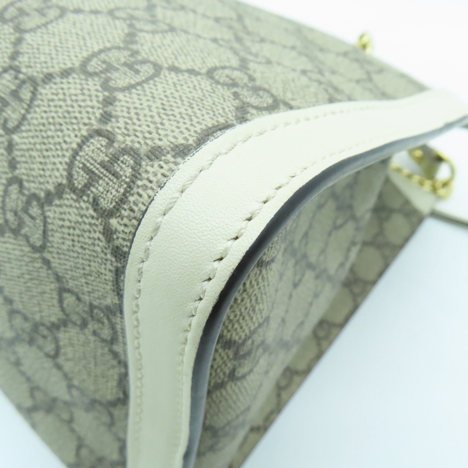 GUCCI 塗層帆布Padlock Medium Chain Shoulder Bag金扣鏈帶肩背袋棕色/白色