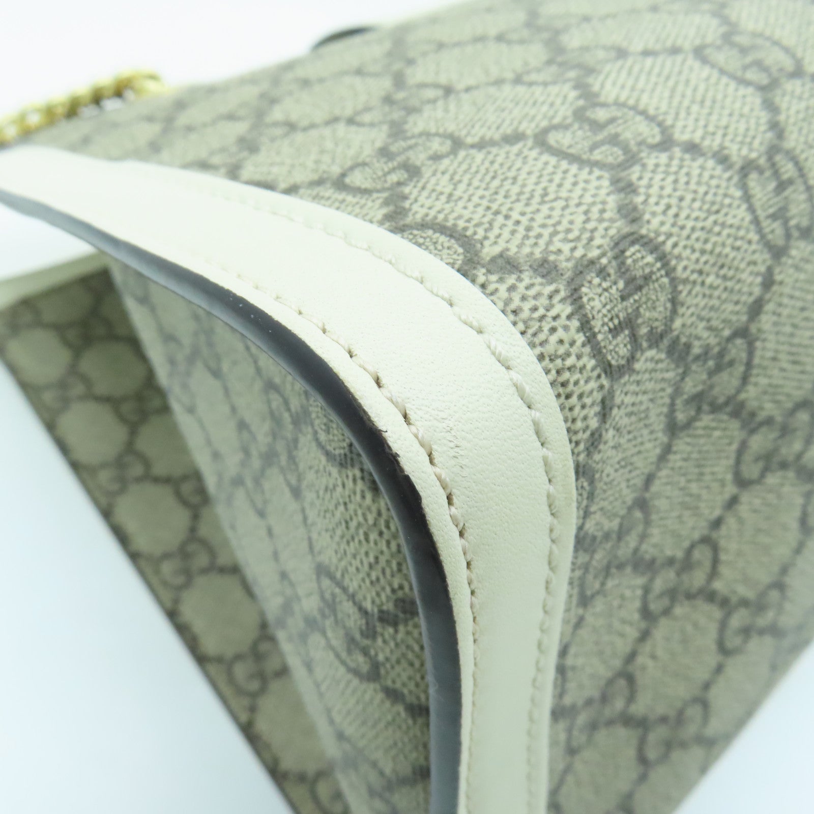 GUCCI 塗層帆布Padlock Medium Chain Shoulder Bag金扣鏈帶肩背袋棕色/白色
