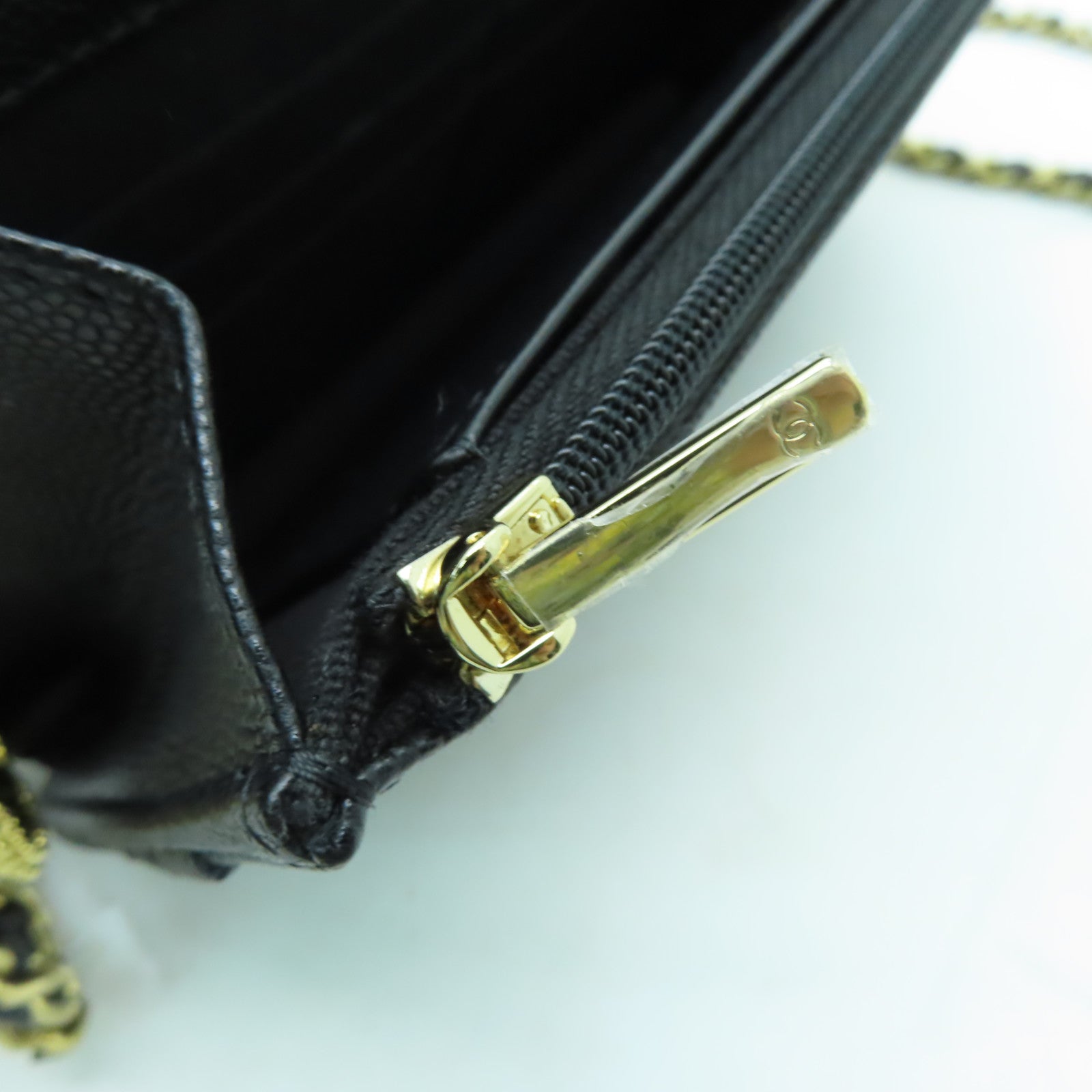 CHANEL 菱格Caviar皮革Chain Shoulder金扣鏈帶肩背袋黑色