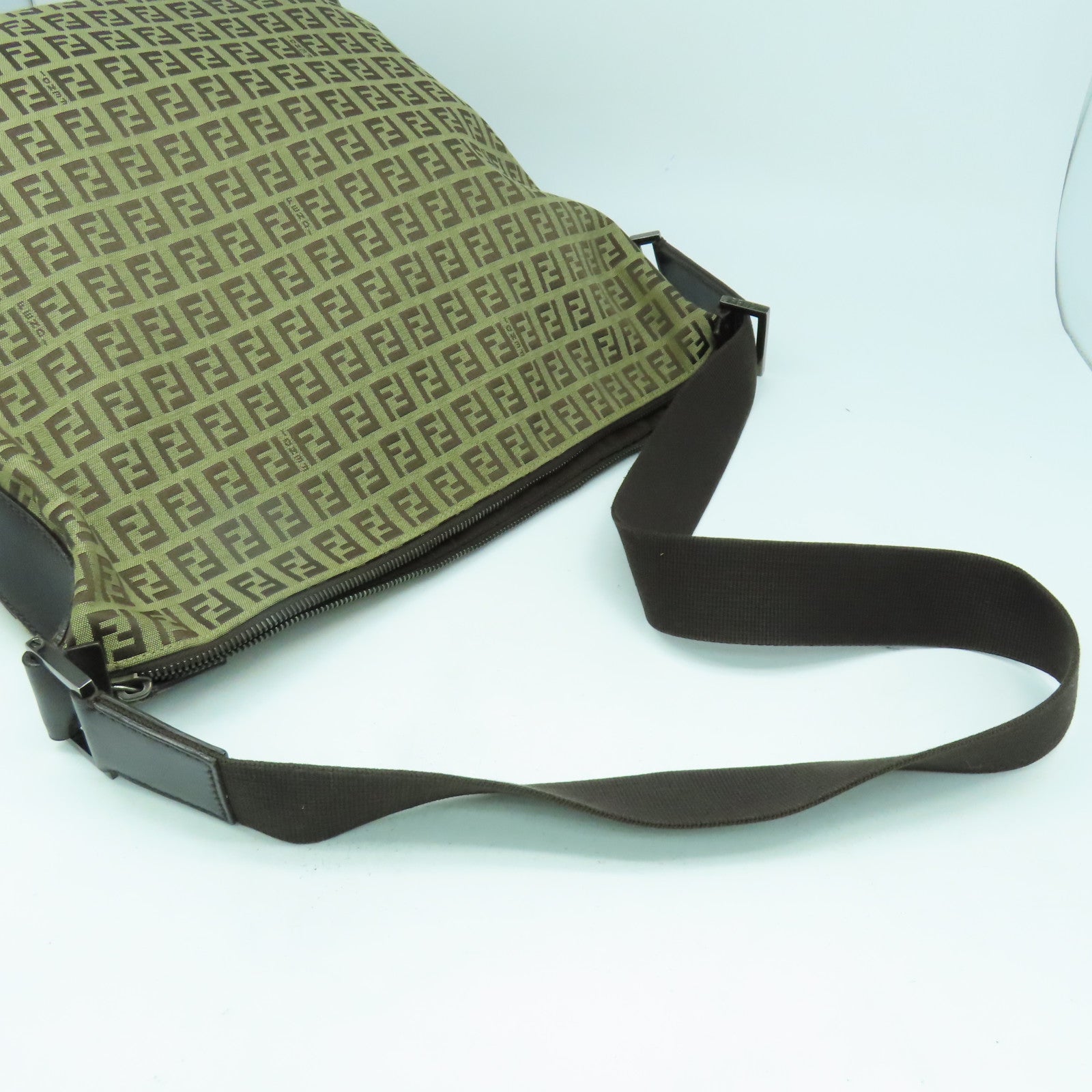 FENDI 帆布Shoulder Bag銀扣肩背袋啡色