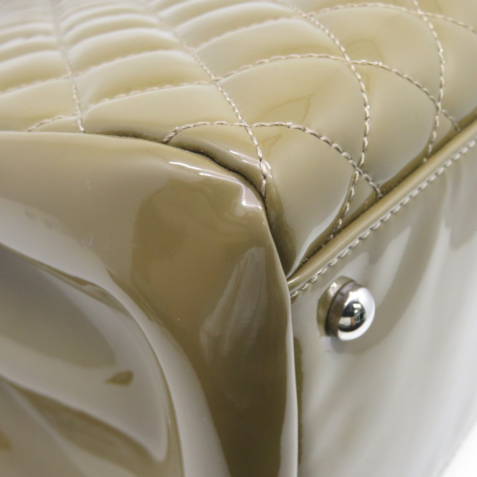 CHANEL 【激减优惠】菱格漆皮皮革Chain Shoulder银扣链带肩背袋卡其色/Khaki