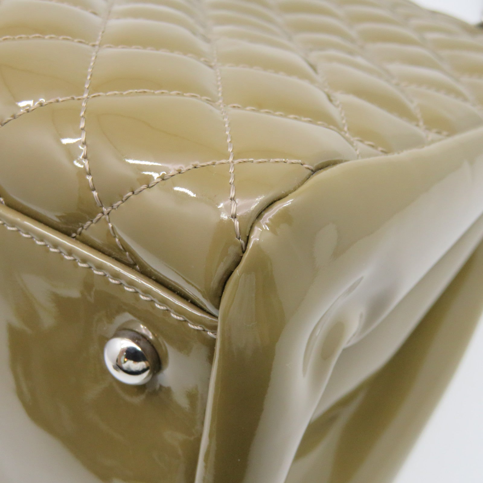 CHANEL 【激减优惠】菱格漆皮皮革Chain Shoulder银扣链带肩背袋卡其色/Khaki