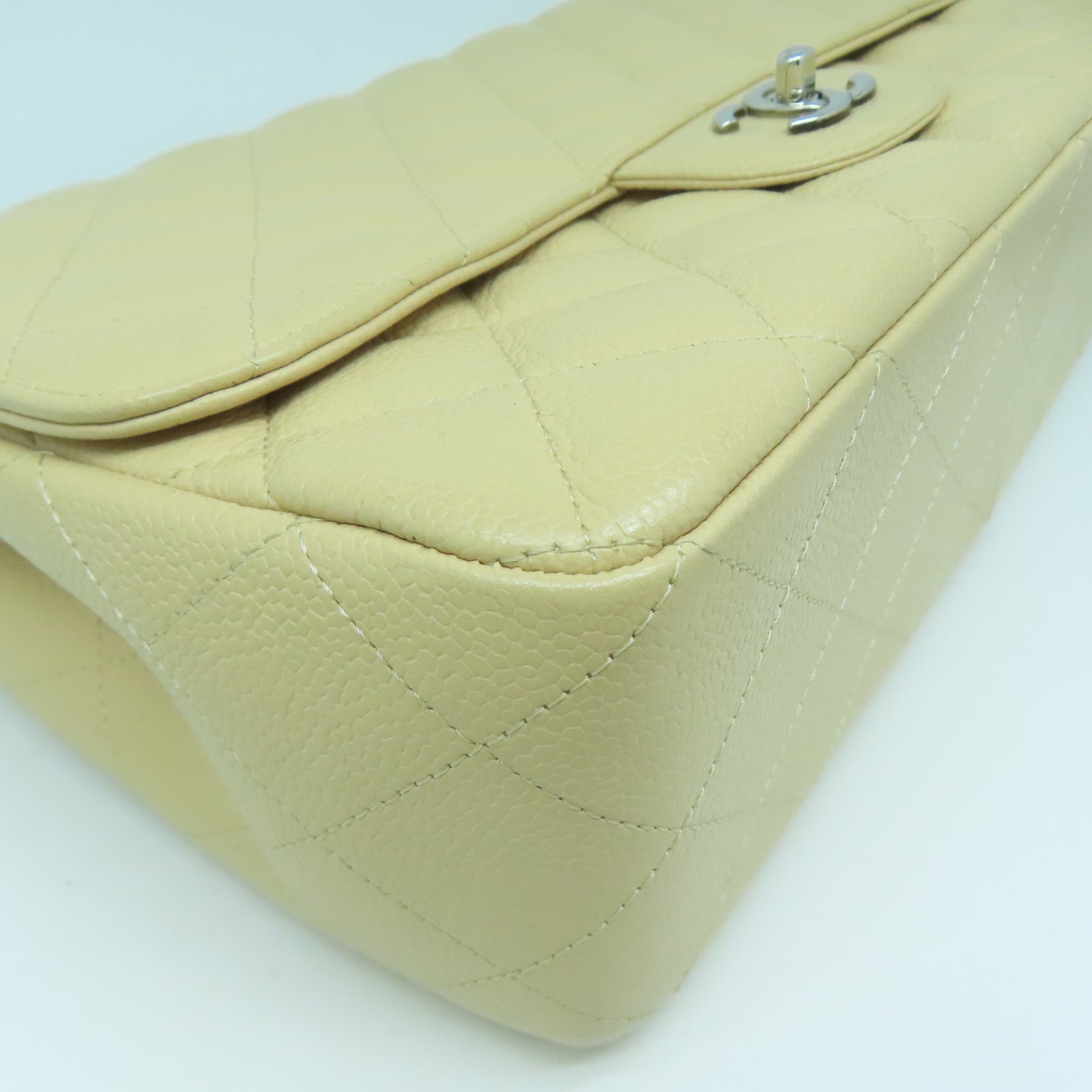 CHANEL 菱格Caviar皮革Chain Shoulder金扣鏈帶肩背袋米色
