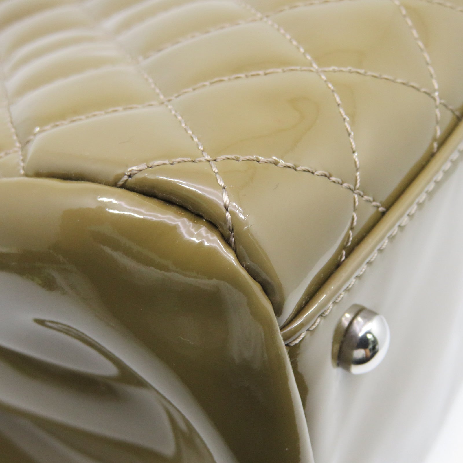 CHANEL 【激减优惠】菱格漆皮皮革Chain Shoulder银扣链带肩背袋卡其色/Khaki