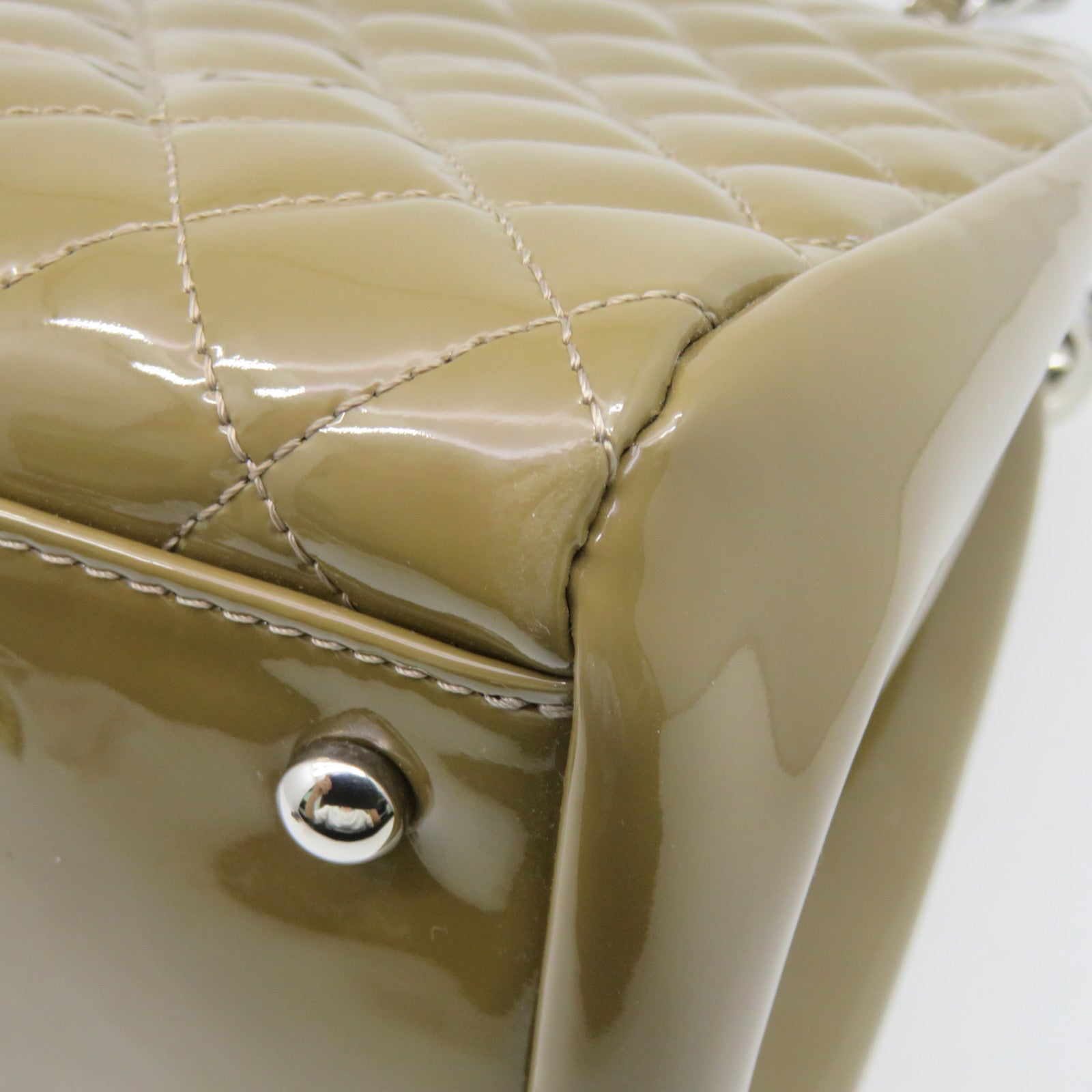 CHANEL 【激减优惠】菱格漆皮皮革Chain Shoulder银扣链带肩背袋卡其色/Khaki