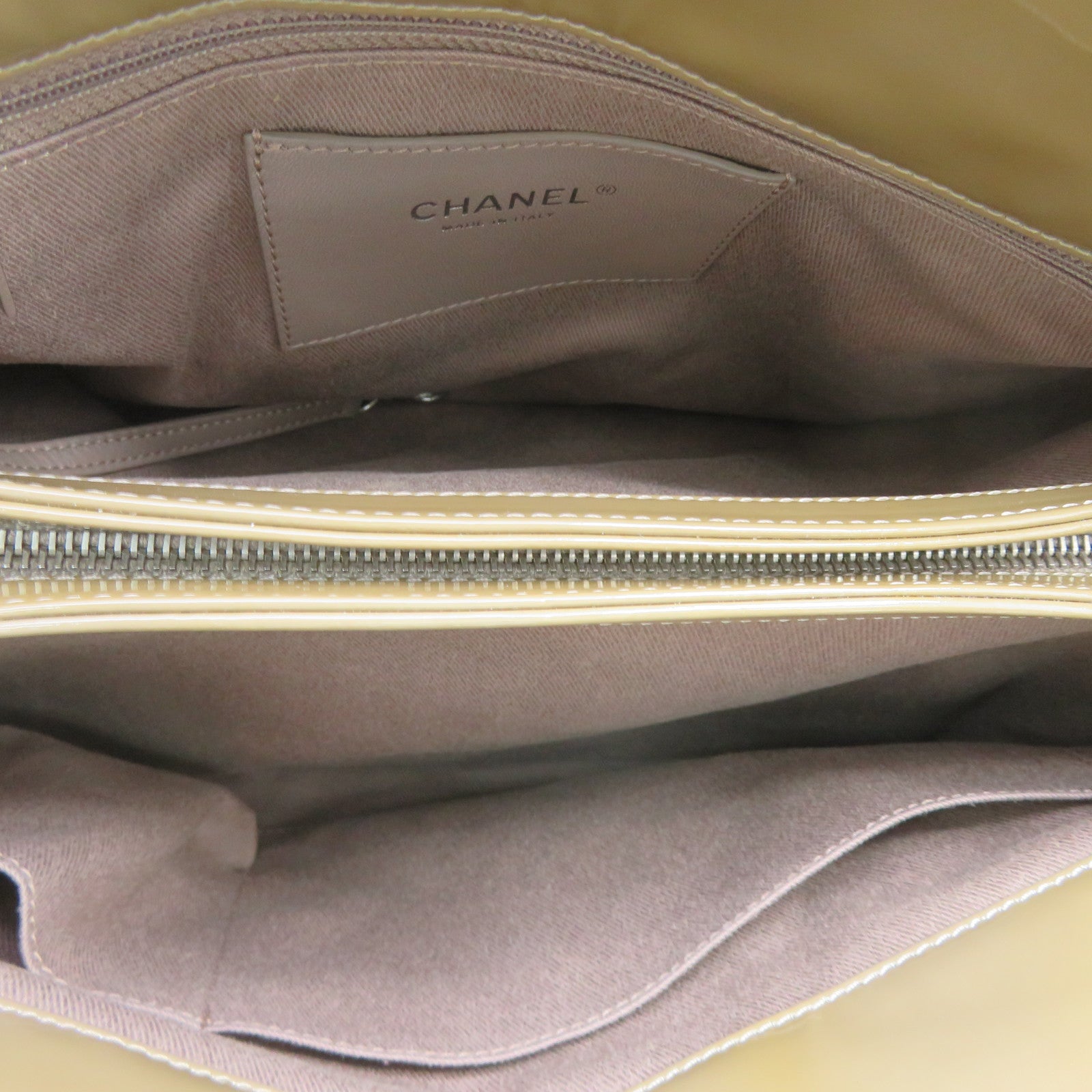 CHANEL 【激减优惠】菱格漆皮皮革Chain Shoulder银扣链带肩背袋卡其色/Khaki