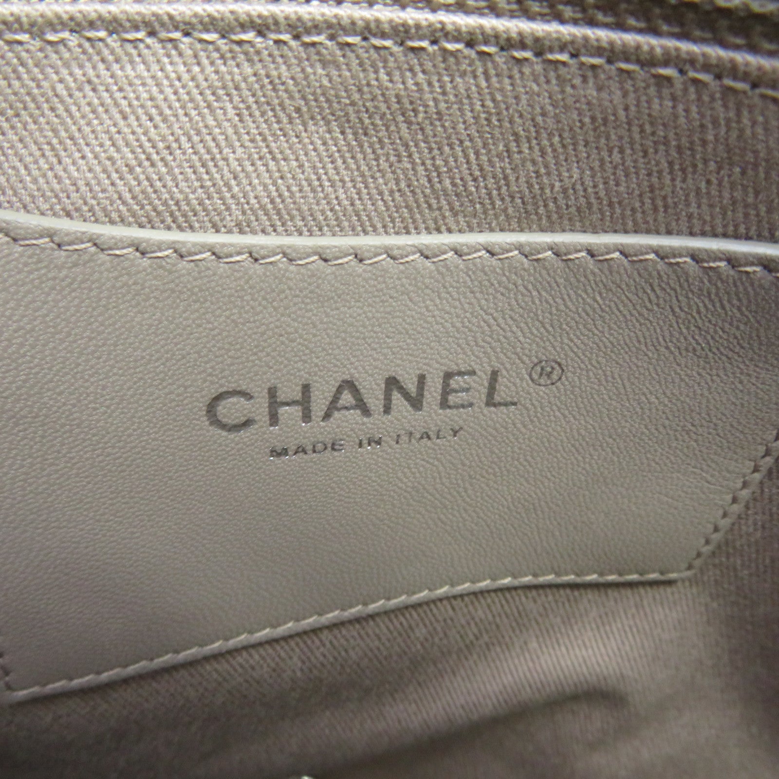 CHANEL 【激减优惠】菱格漆皮皮革Chain Shoulder银扣链带肩背袋卡其色/Khaki