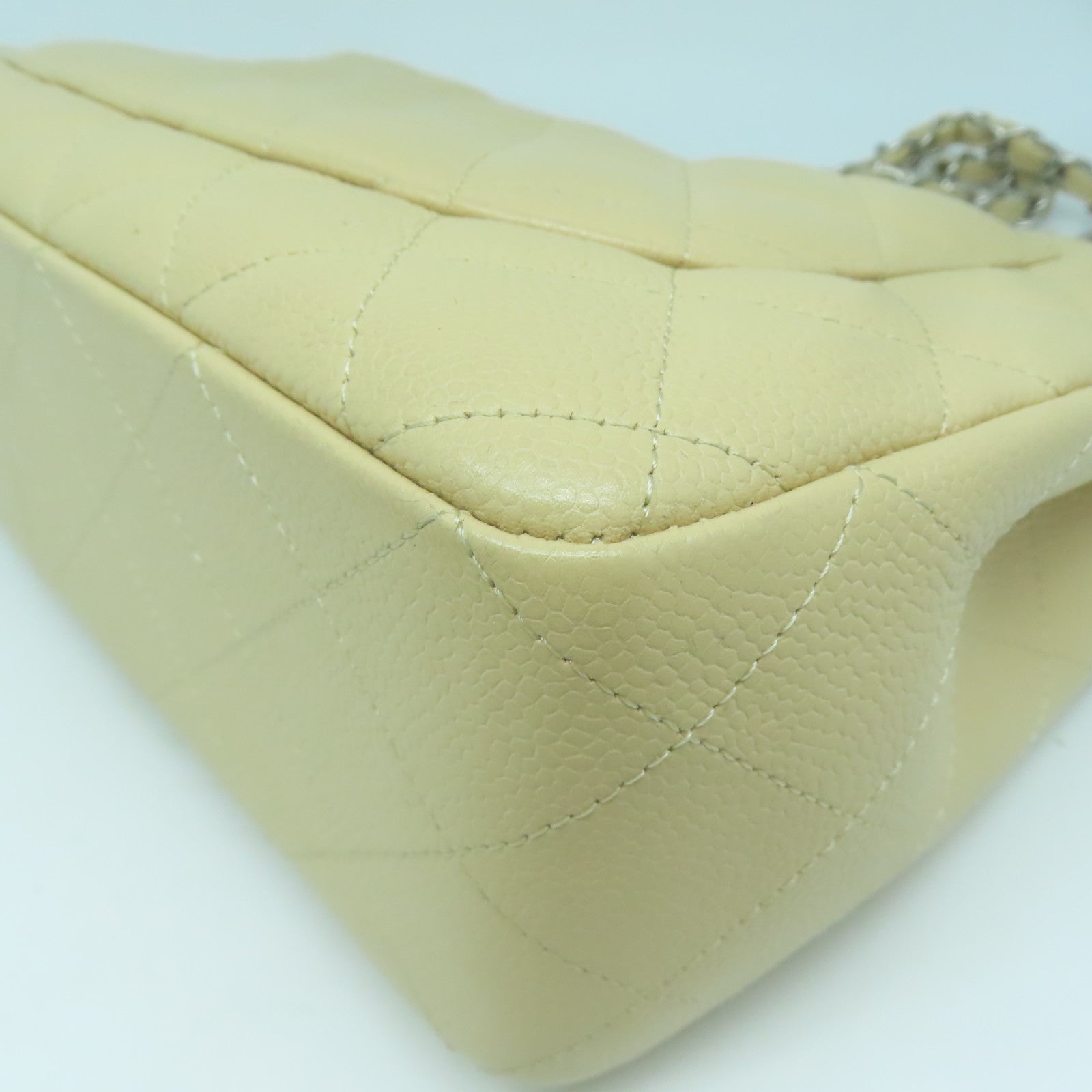 CHANEL 菱格Caviar皮革Chain Shoulder金扣鏈帶肩背袋米色