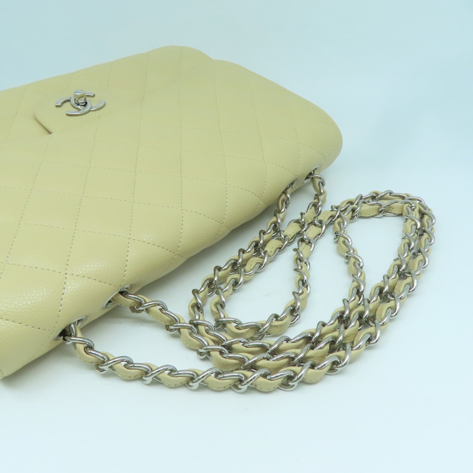 CHANEL 菱格Caviar皮革Chain Shoulder金扣鏈帶肩背袋米色