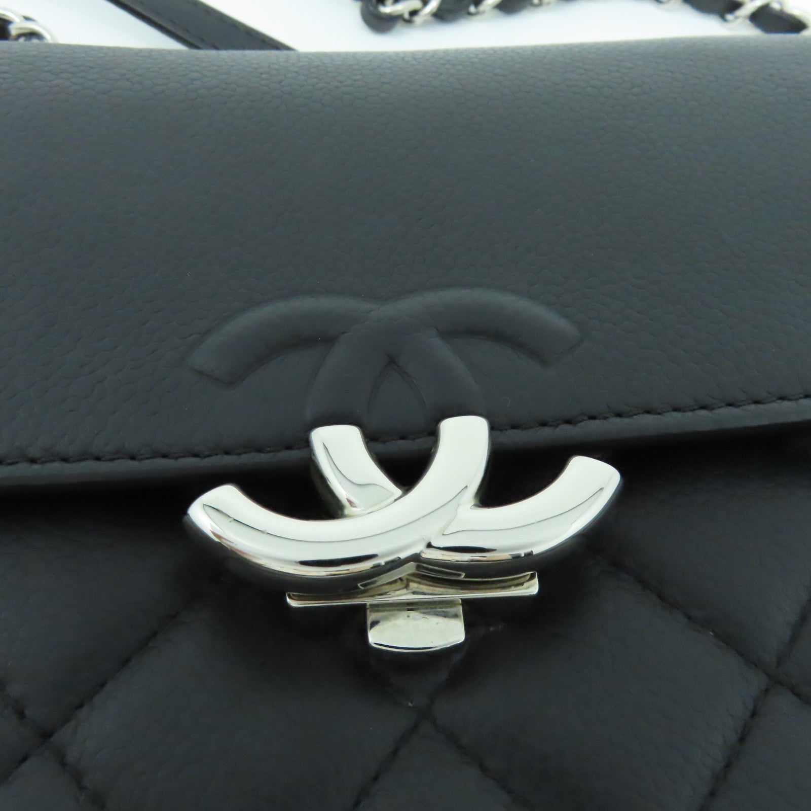 CHANEL 菱格Caviar皮革Chain Shoulder銀扣鏈帶肩背袋黑色