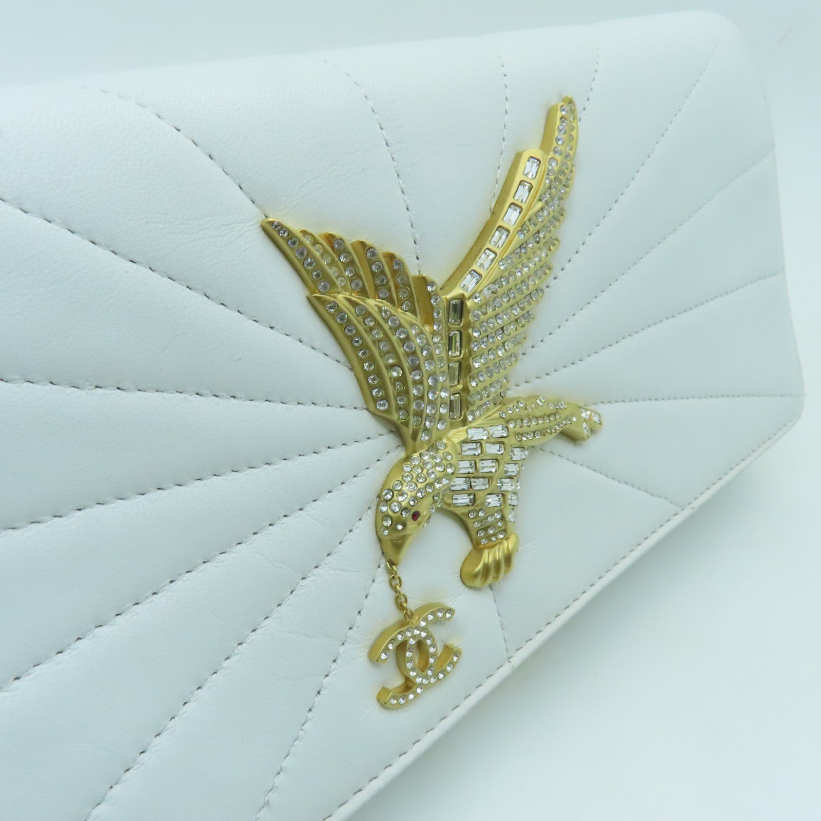 CHANEL 牛皮皮革Chain Shoulder金扣鏈帶肩背袋白色