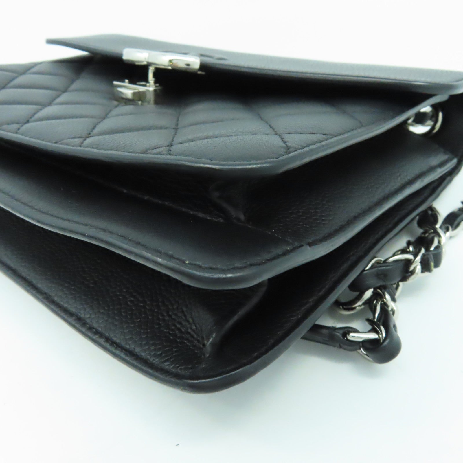 CHANEL 菱格Caviar皮革Chain Shoulder銀扣鏈帶肩背袋黑色