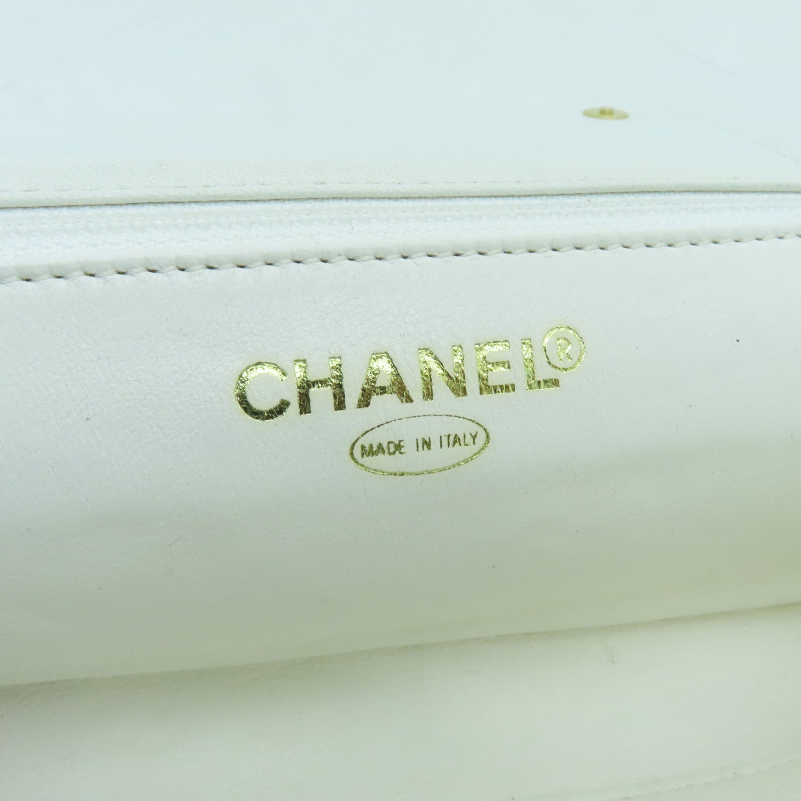 CHANEL 牛皮皮革Chain Shoulder金扣鏈帶肩背袋白色