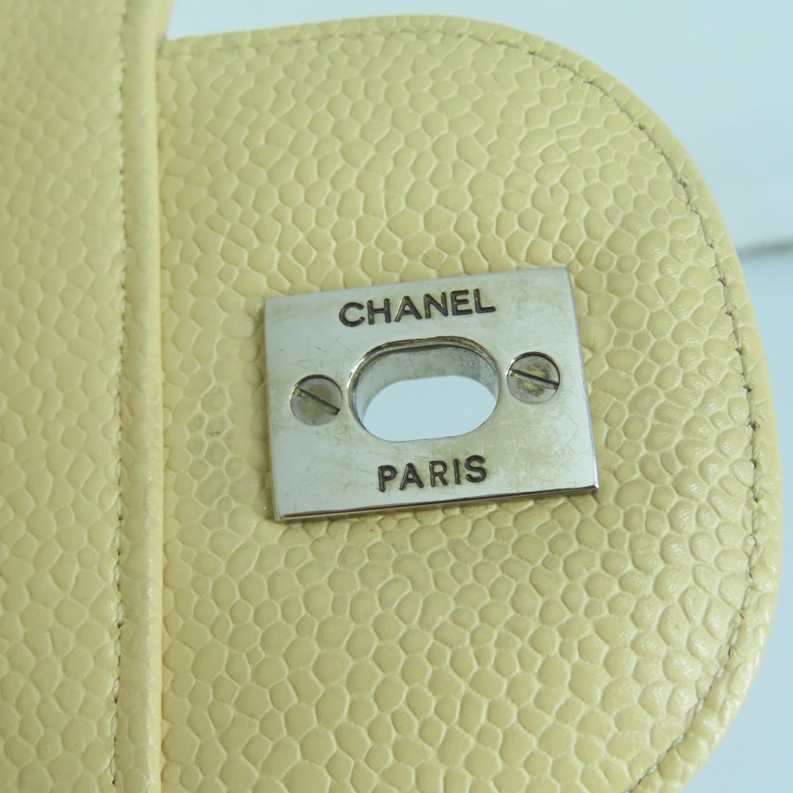 CHANEL 菱格Caviar皮革Chain Shoulder金扣鏈帶肩背袋米色