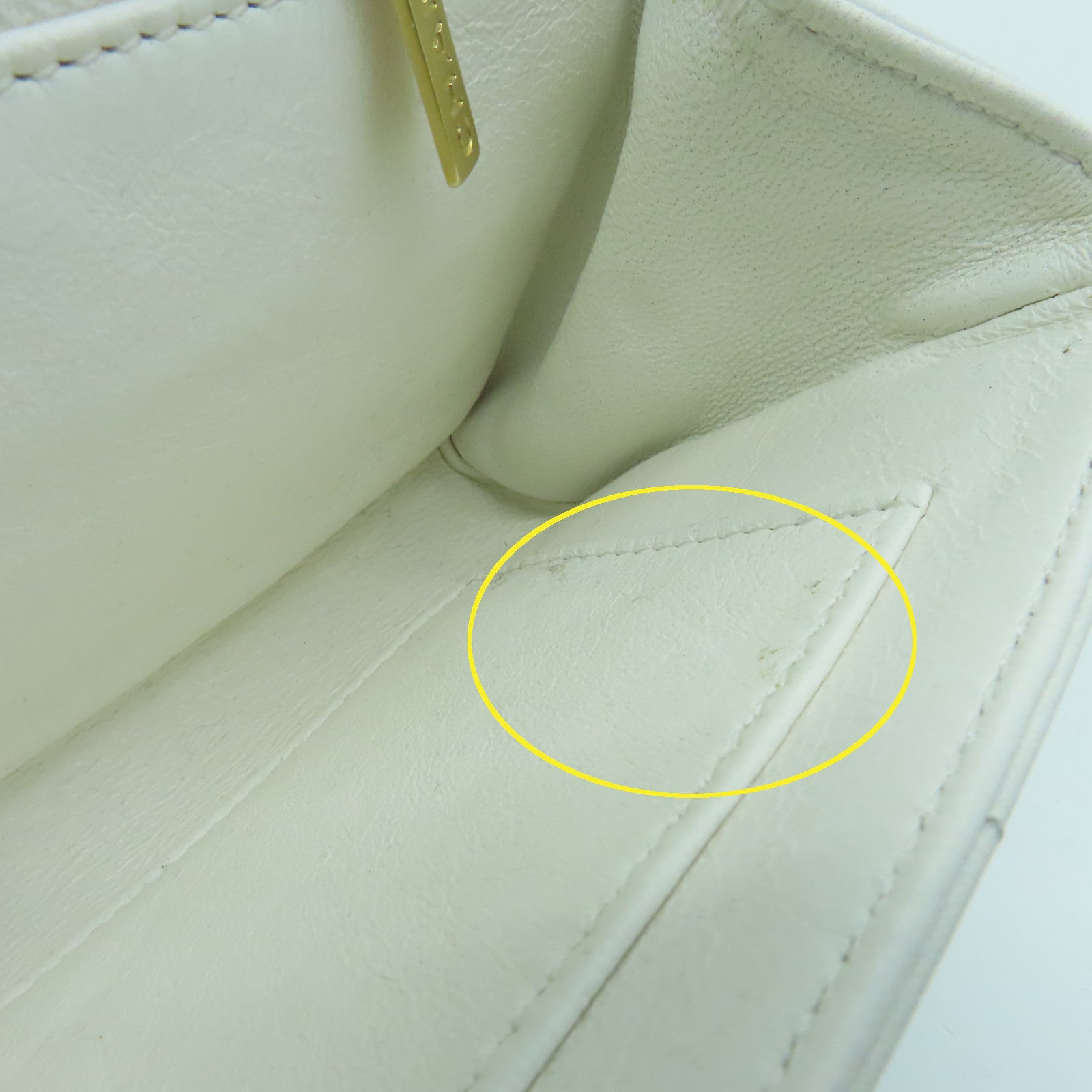 CHANEL 牛皮皮革Chain Shoulder金扣鏈帶肩背袋白色