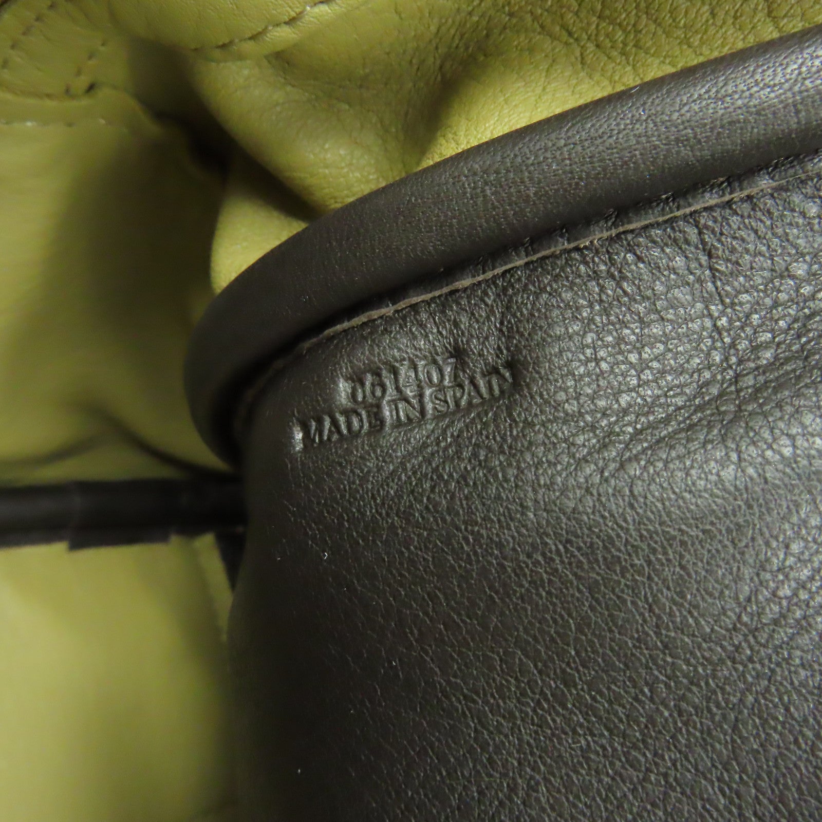 LOEWE 【激減優惠】牛皮皮革Amazona金扣手挽肩背兩用袋啡色