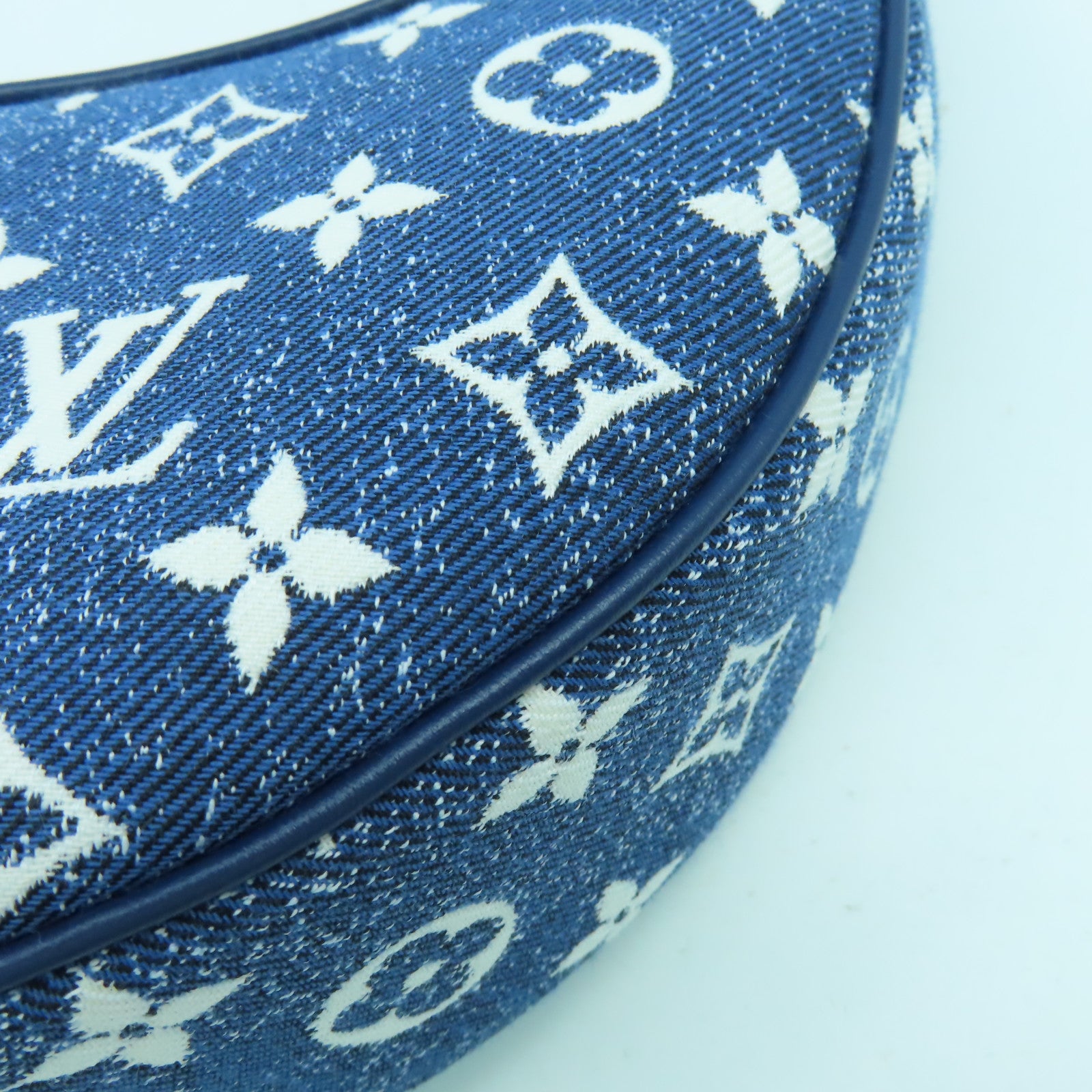 LOUIS VUITTON 牛仔布Loop PM金扣手挽肩背兩用袋藍色/白色