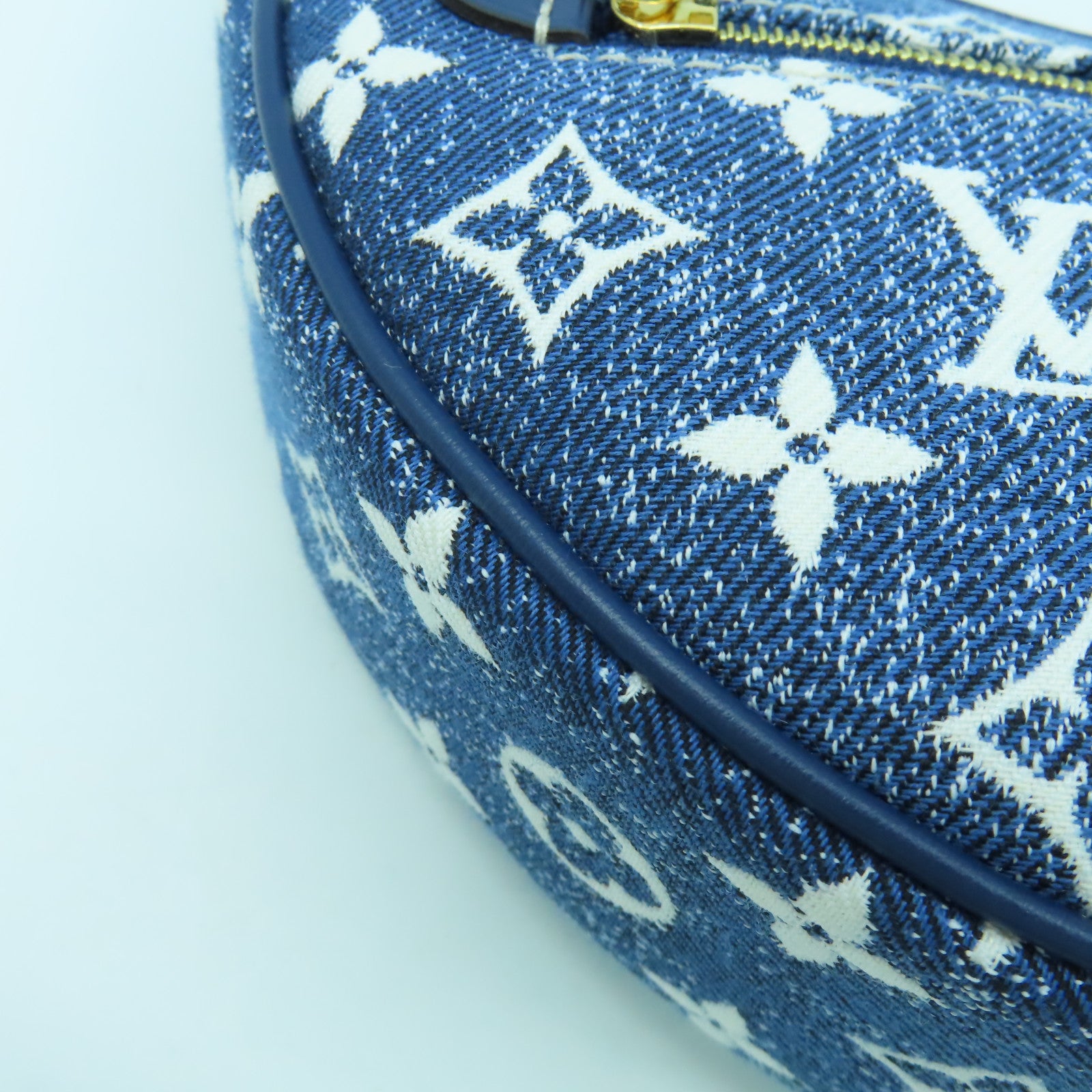 LOUIS VUITTON 牛仔布Loop PM金扣手挽肩背兩用袋藍色/白色