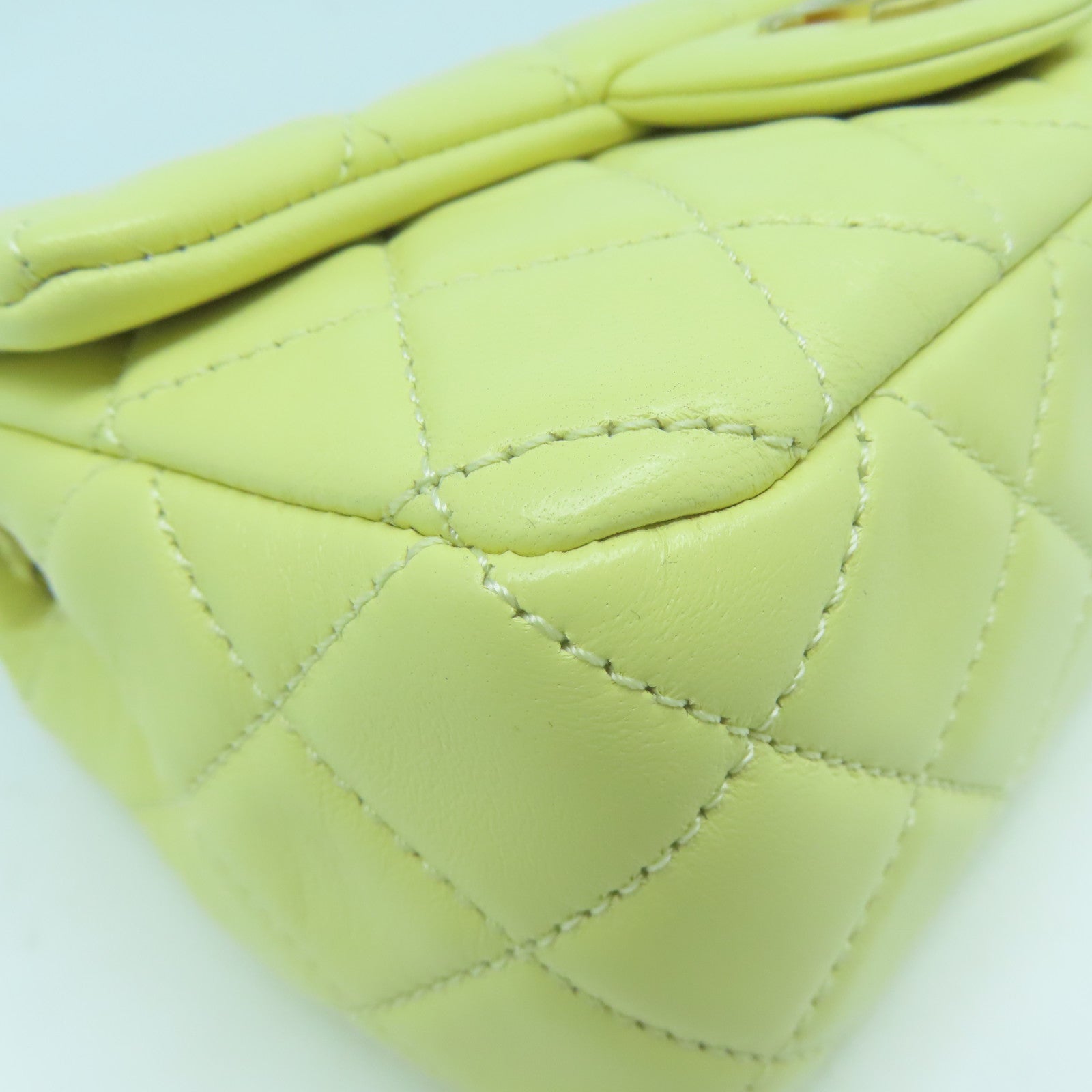 CHANEL 菱格羊皮皮革Chain Shoulder金扣鏈帶肩背袋黃色