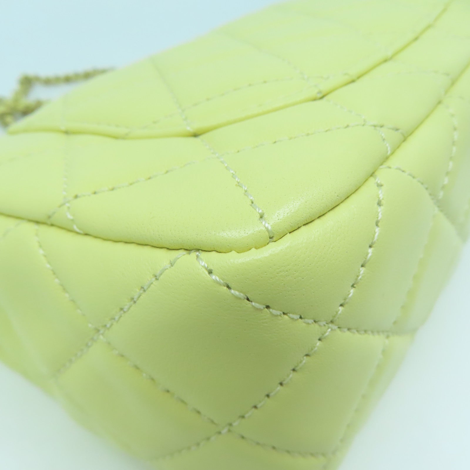 CHANEL 菱格羊皮皮革Chain Shoulder金扣鏈帶肩背袋黃色