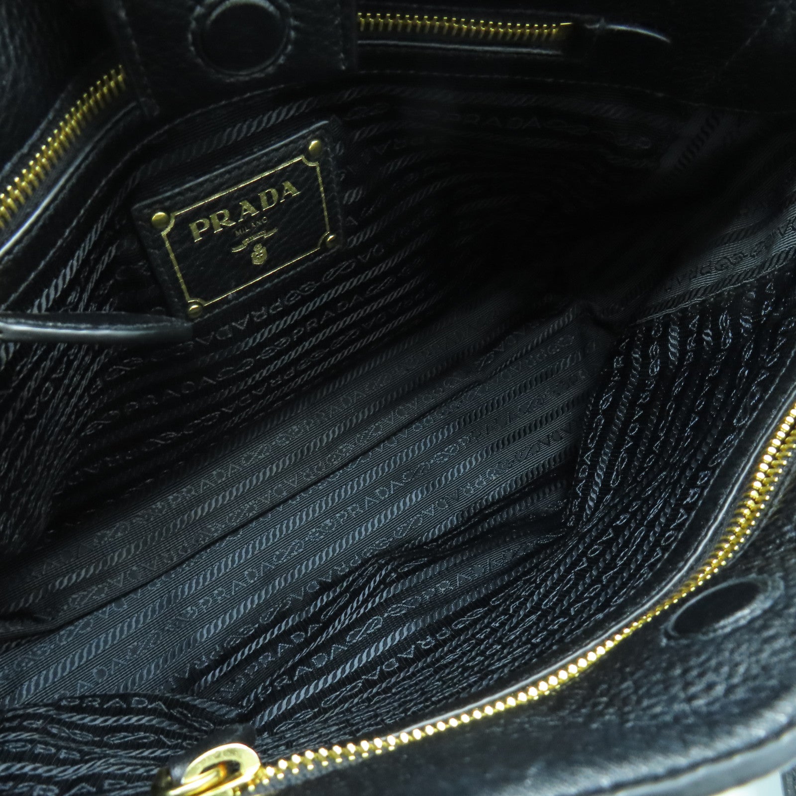 PRADA 牛皮皮革Hand Bag金扣手挽袋黑色