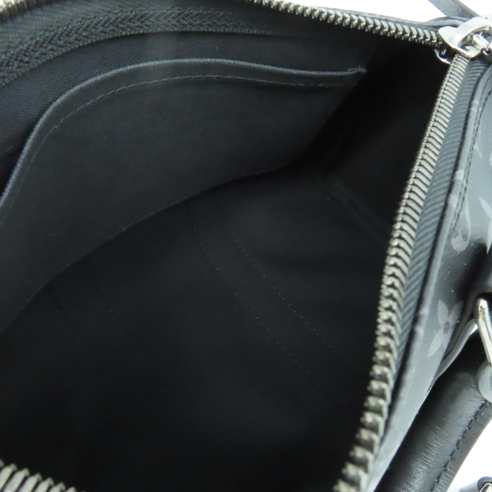 LOUIS VUITTON Monogram Eclipse Keepall Bandouliere 25銀扣手挽肩背兩用袋黑色
