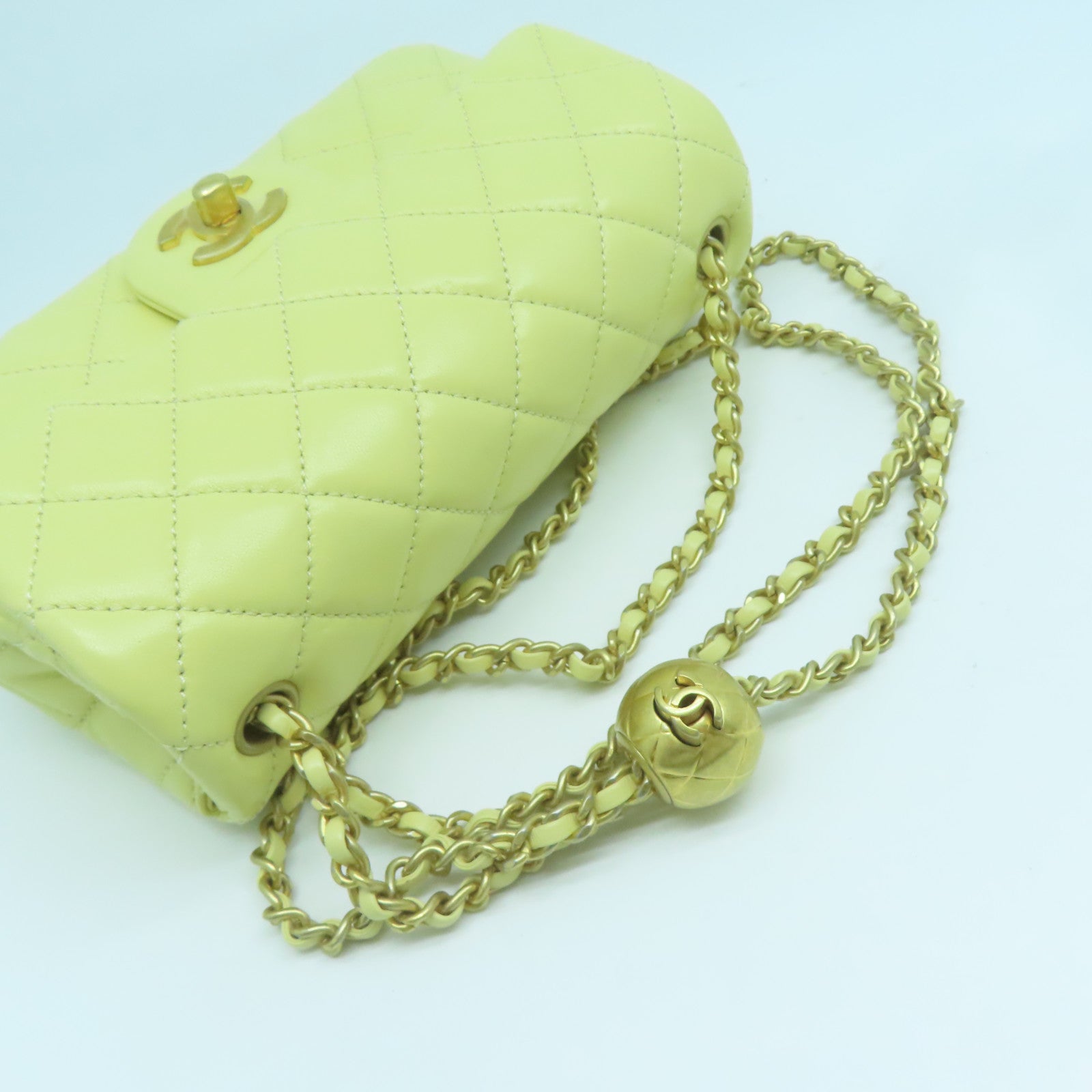 CHANEL 菱格羊皮皮革Chain Shoulder金扣鏈帶肩背袋黃色