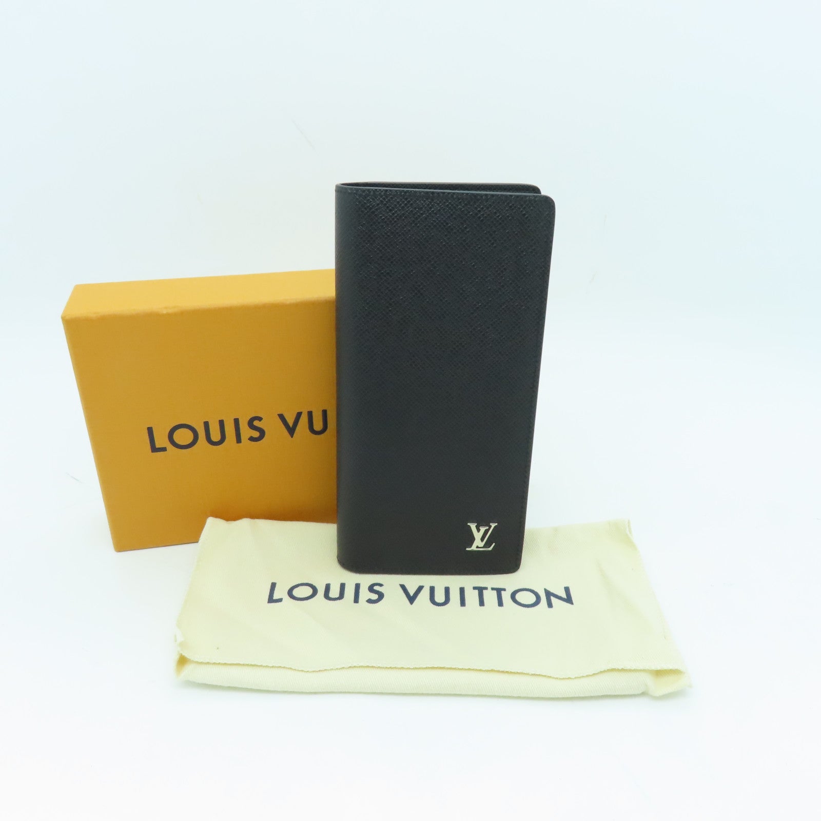 LOUIS VUITTON Taiga Brazza Silver Buckle Long Wallet Black