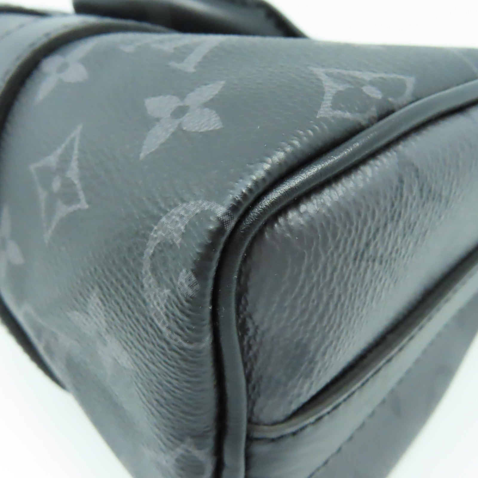LOUIS VUITTON Monogram Eclipse Keepall Bandouliere 25銀扣手挽肩背兩用袋黑色