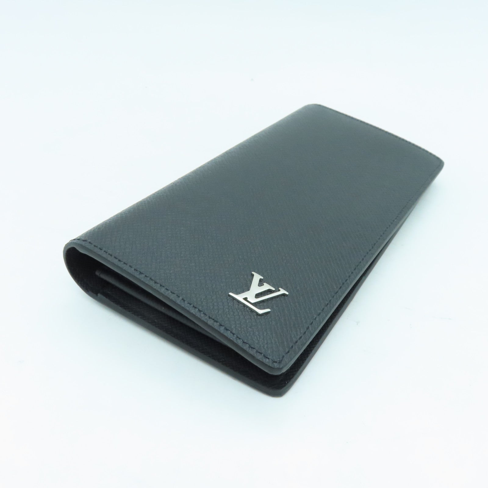 LOUIS VUITTON Taiga Brazza Silver Buckle Long Wallet Black