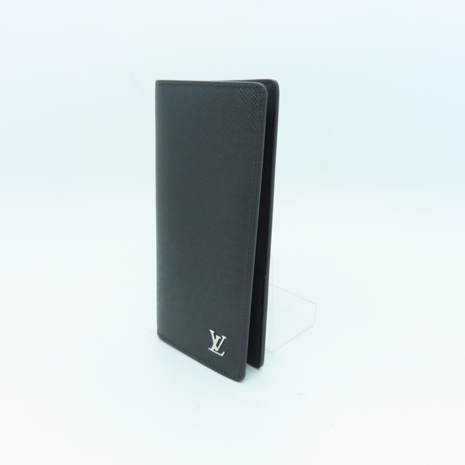 LOUIS VUITTON Taiga Brazza Silver Buckle Long Wallet Black