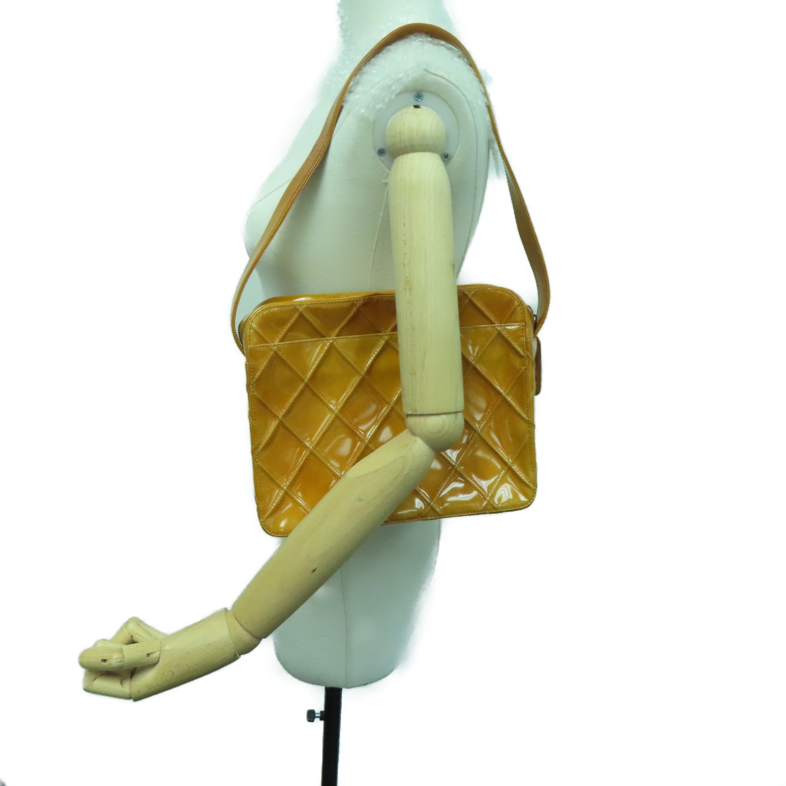 CHANEL 【激减优惠】菱格漆皮皮革Vintage Handbag手提袋黄色