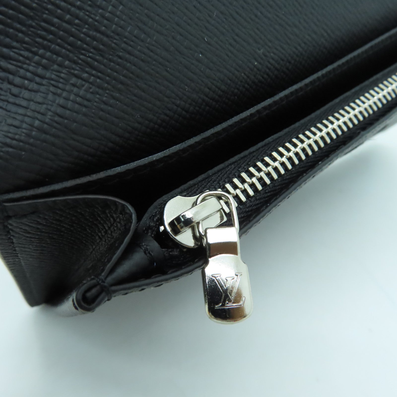 LOUIS VUITTON Taiga Brazza Silver Buckle Long Wallet Black