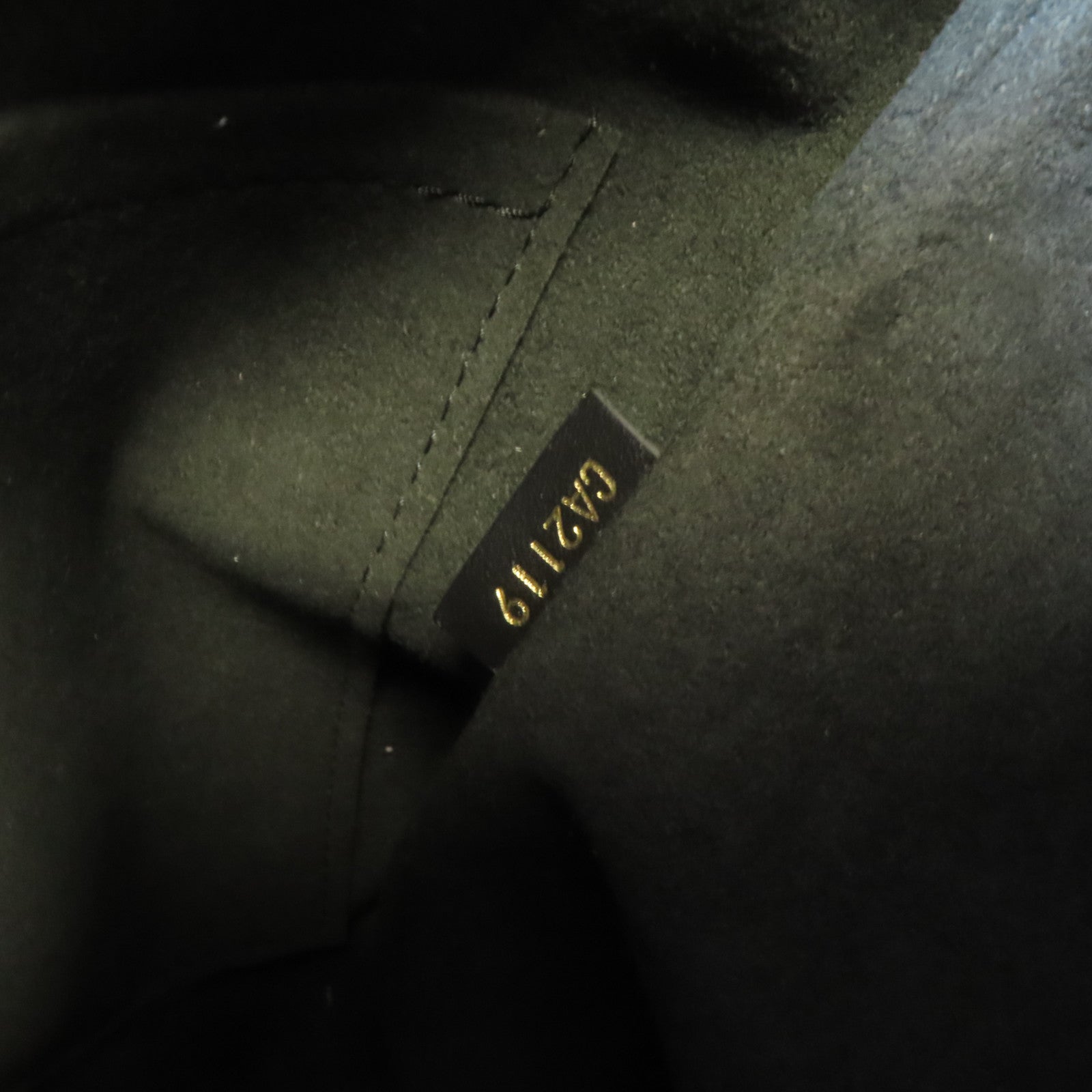 LOUIS VUITTON Monogram Empreinte V Tote MM金扣手挽肩背兩用袋黑色