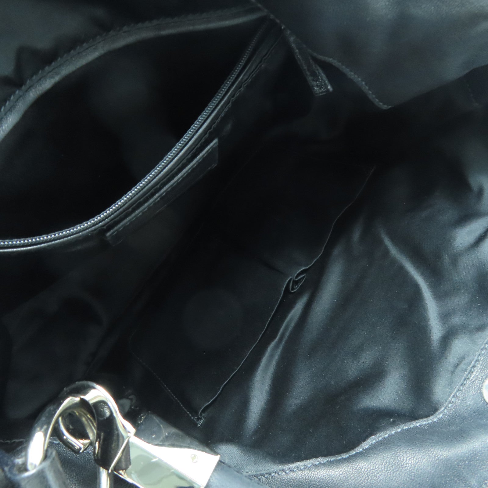YVES SAINT LAURENT 牛皮皮革Shoulder Bag银扣肩背袋黑色