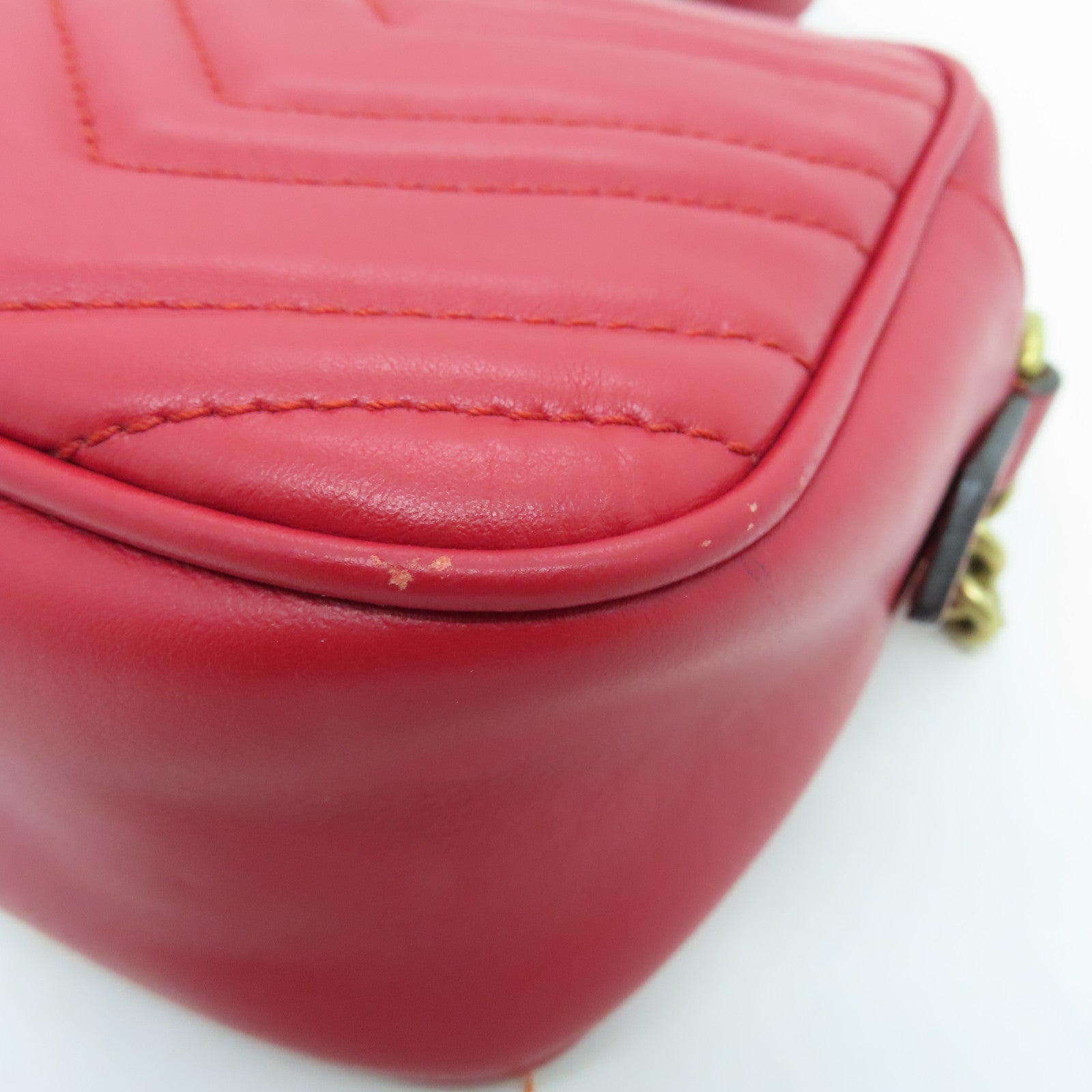 GUCCI cowhide leather GG Mormont gold buckle chain shoulder bag red