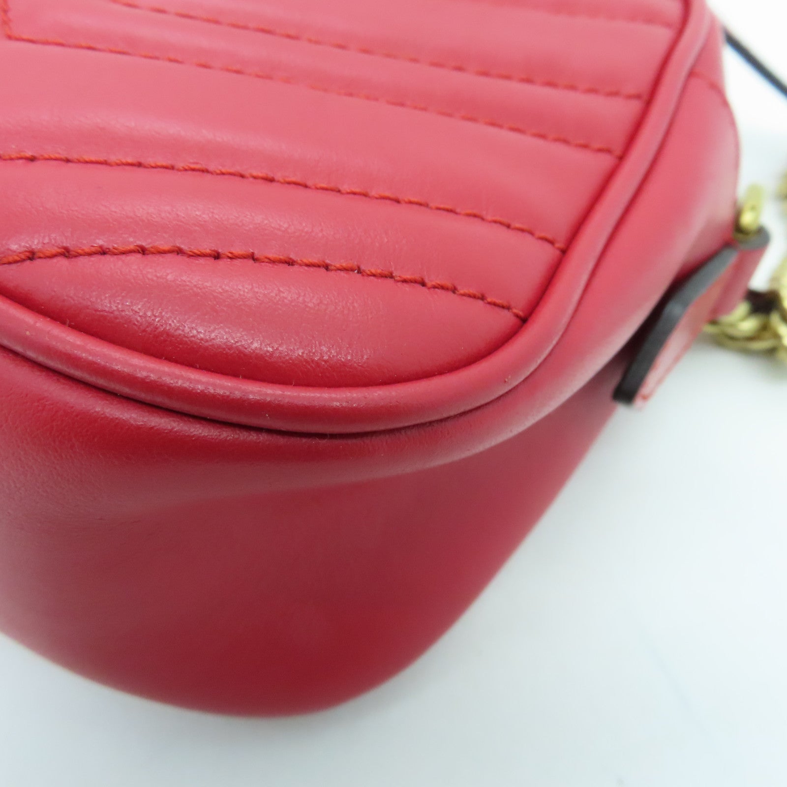 GUCCI cowhide leather GG Mormont gold buckle chain shoulder bag red