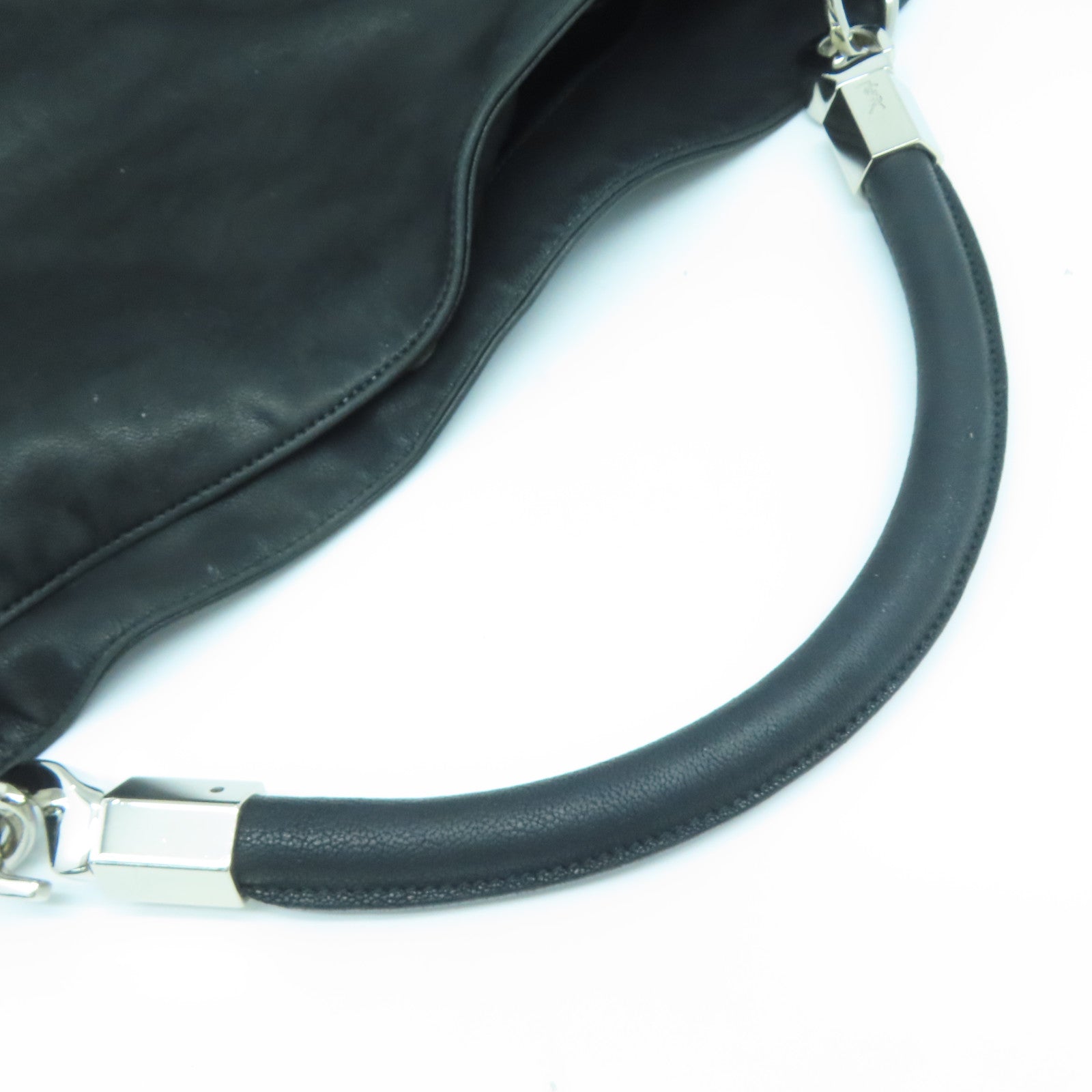 YVES SAINT LAURENT 牛皮皮革Shoulder Bag银扣肩背袋黑色