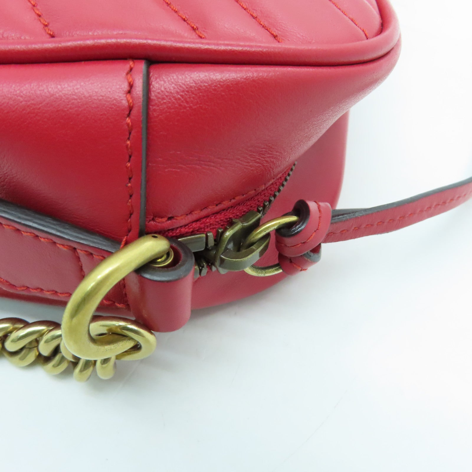 GUCCI cowhide leather GG Mormont gold buckle chain shoulder bag red